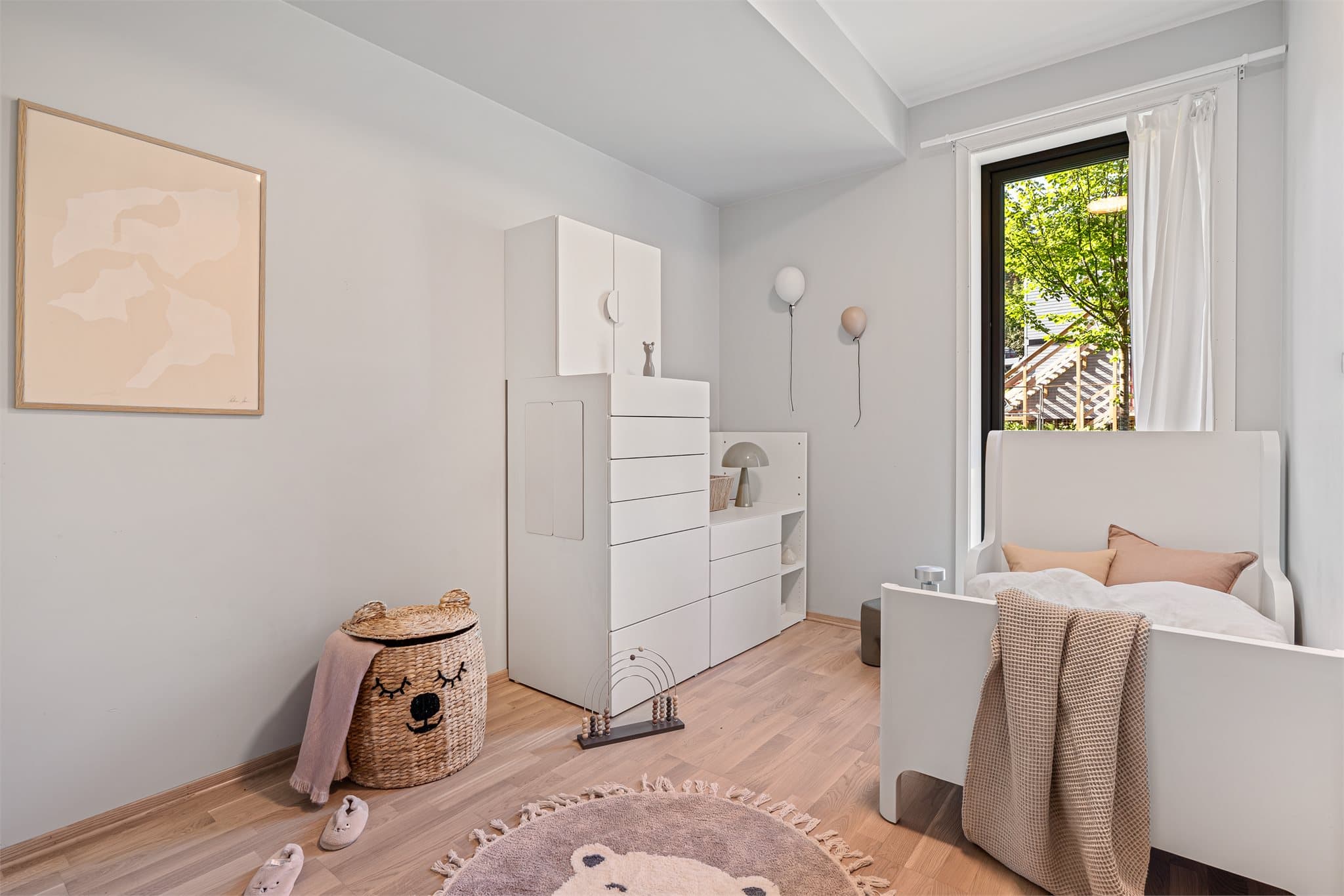 - Leilighetens andre soverom måler 7,6m² -