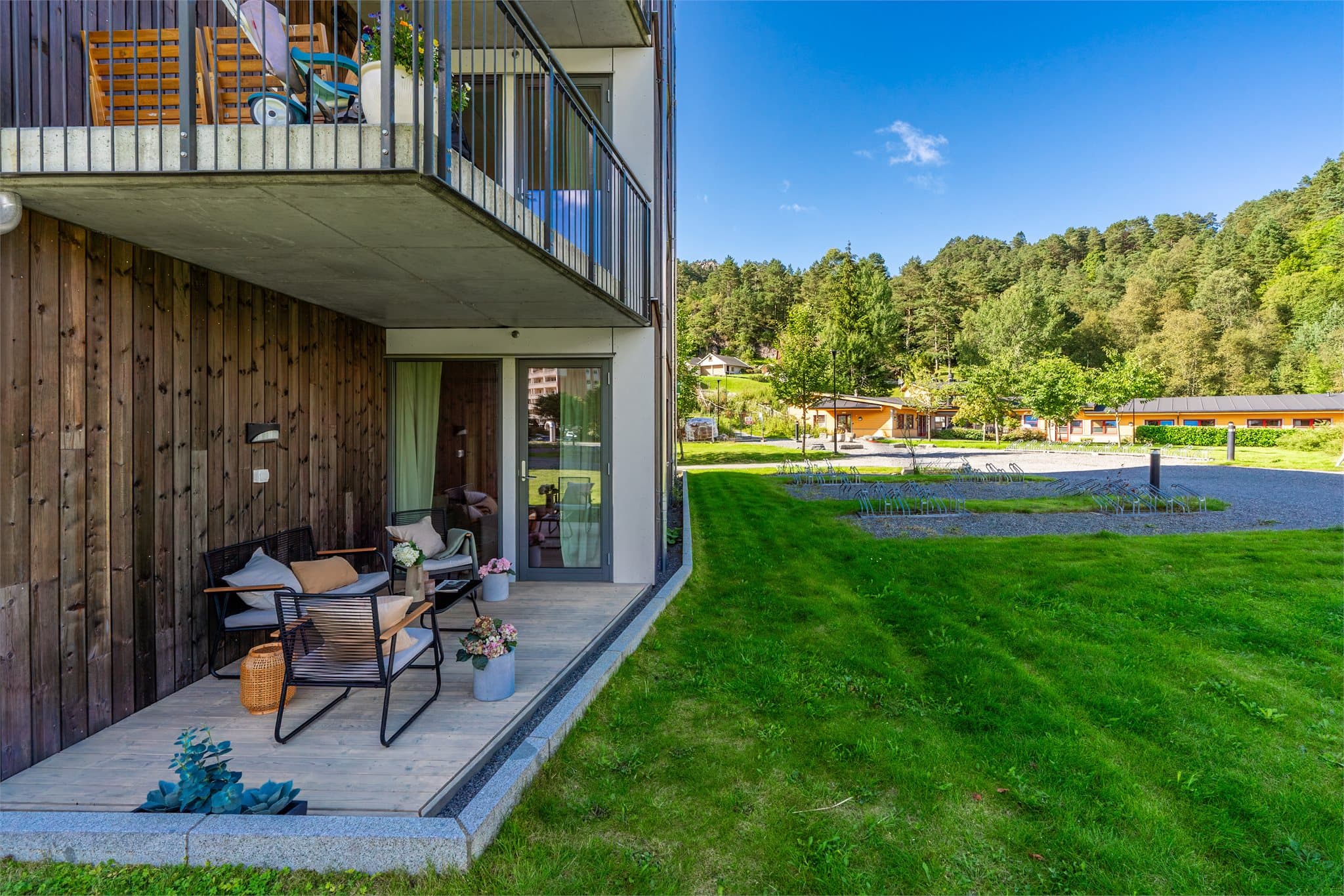 - Terrasseplattingen måler 8m² -