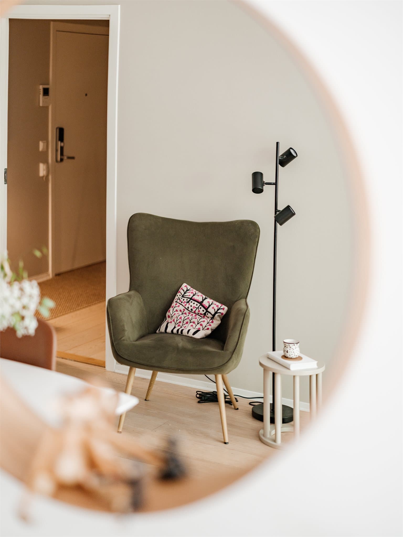 Vannbåren gulvvarme og balansert ventilasjon sørger for energieffektiv og lun oppvarming året rundt.
