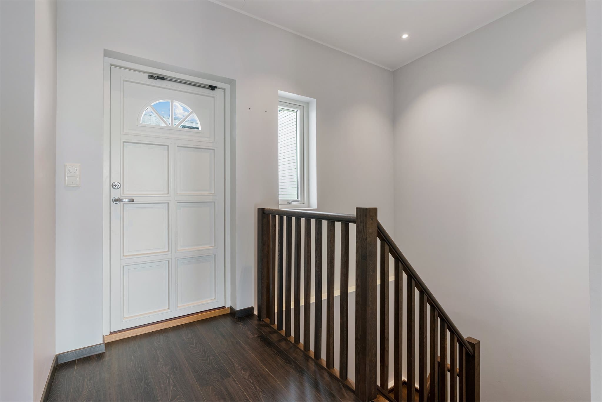 - Entré/trapp måler 7,9m² -