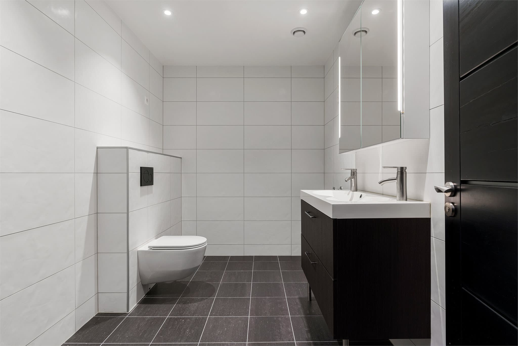 - Badet måler 6,6m² -