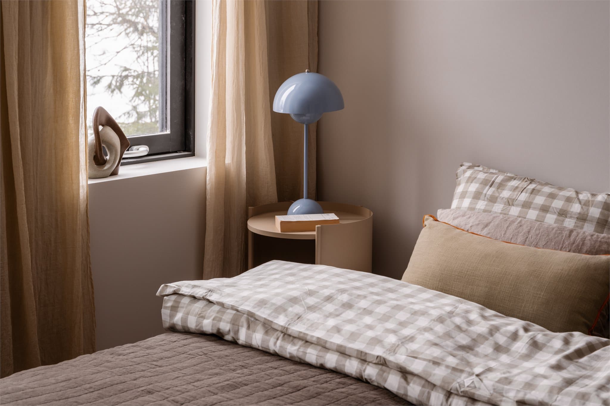 Bilder fra visningsbolig. Boligen leveres med gjennomtenkt belysning, inkludert downlights i flere rom.