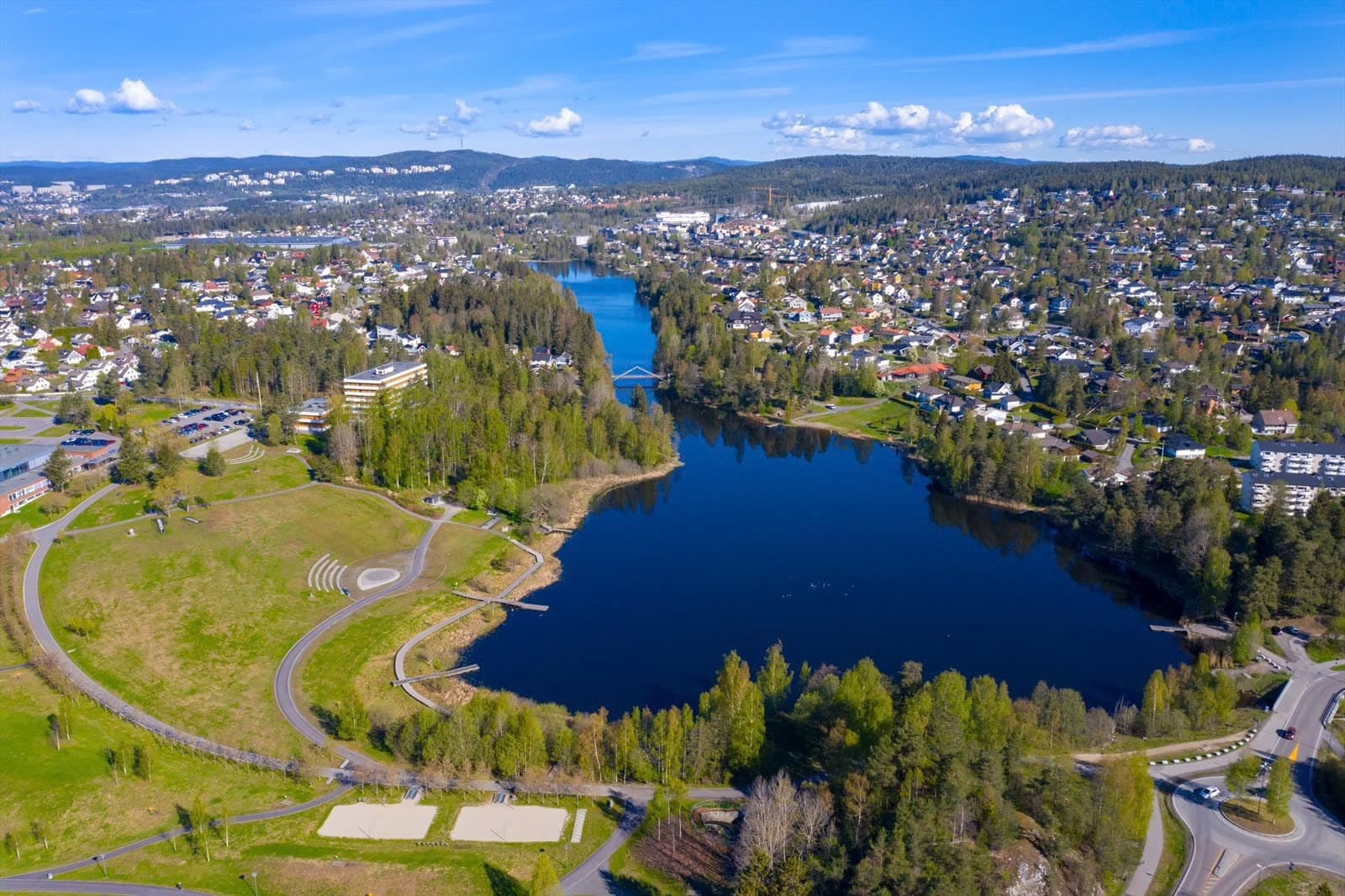 Langvannet og Rådhusparken - flere badeplasser rundt vannet.