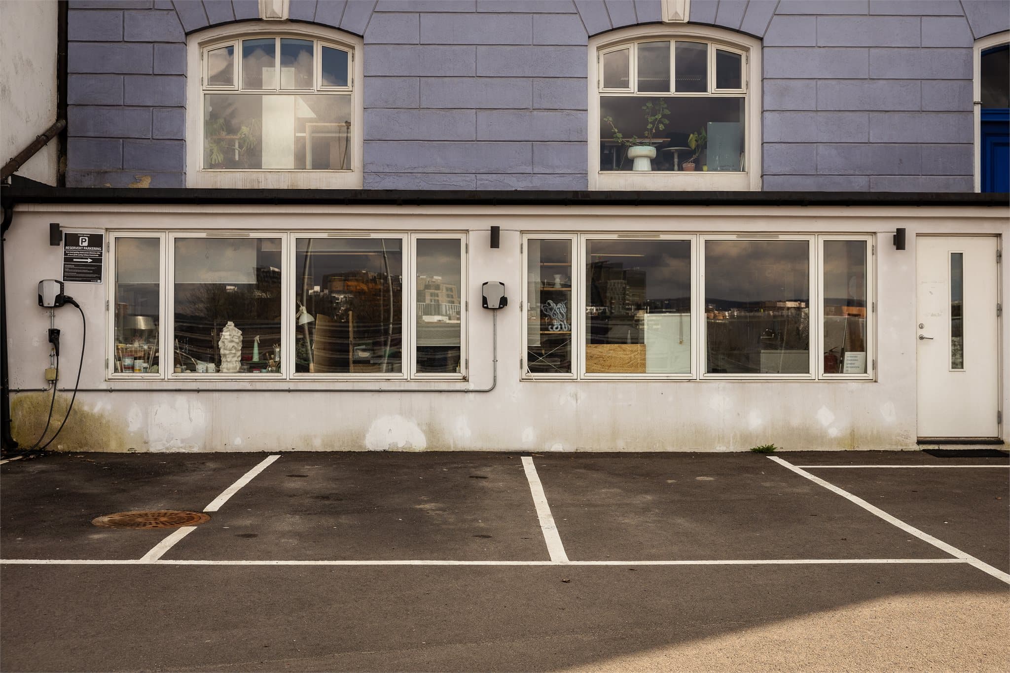 Sameiet har utleie av parkeringsplasser med lader.