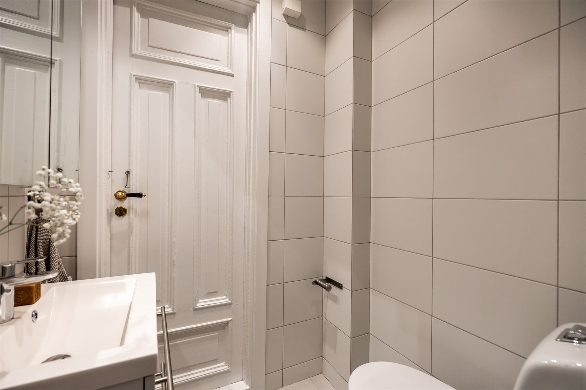 Rommet er i tillegg utstyrt med elektrisk styrt vifte.