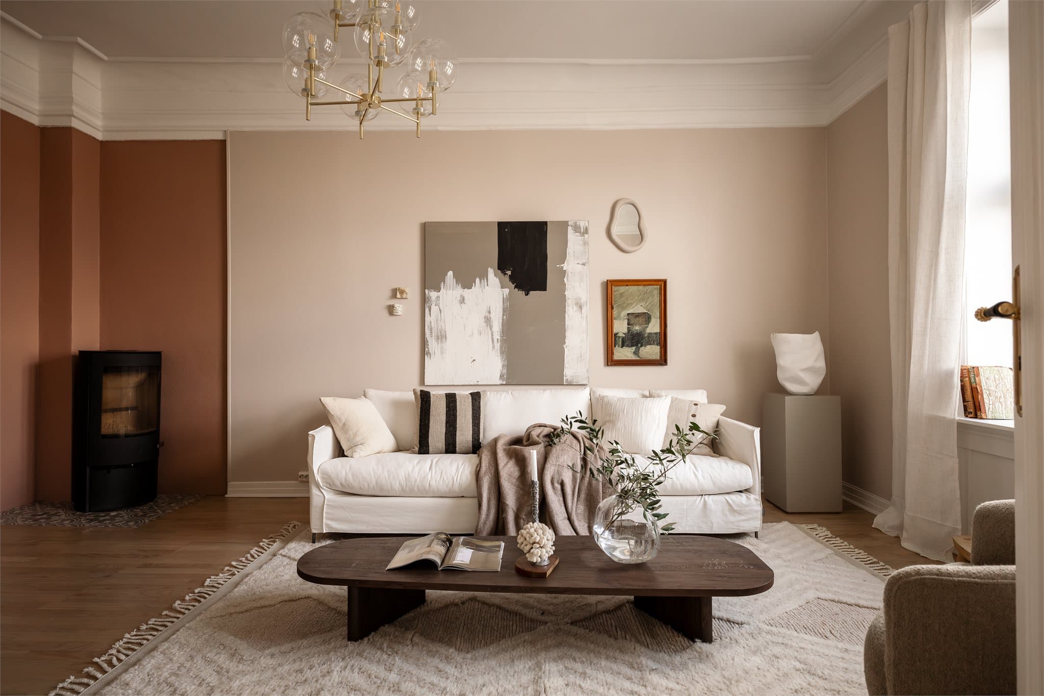 Her får dere en lys og elegant leilighet med klassisk preg.