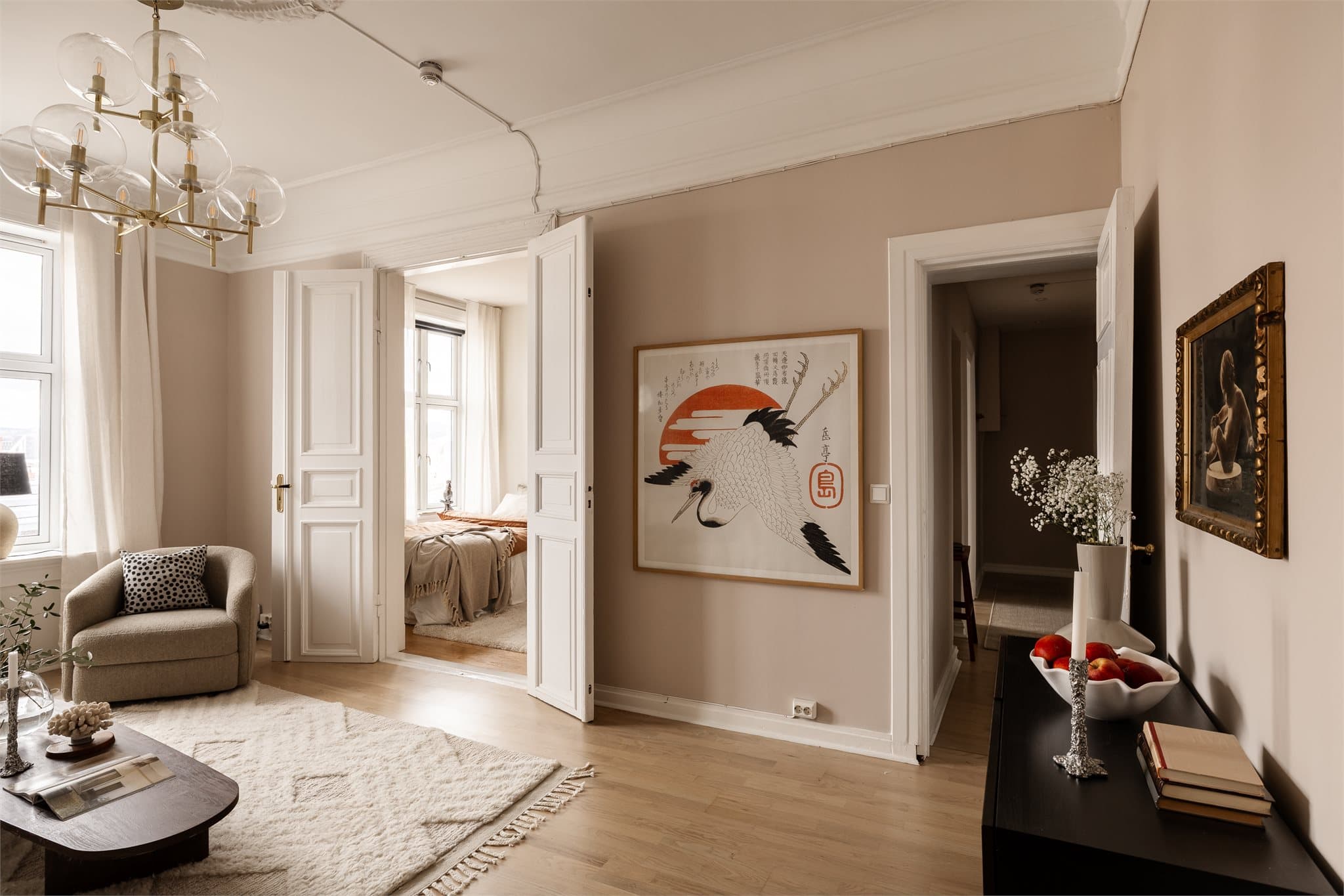 Boligen ble vesentlig oppgradert i 2018/2019 med nytt bad, kjøkken, elektrisk anlegg og oppgraderte overflater.