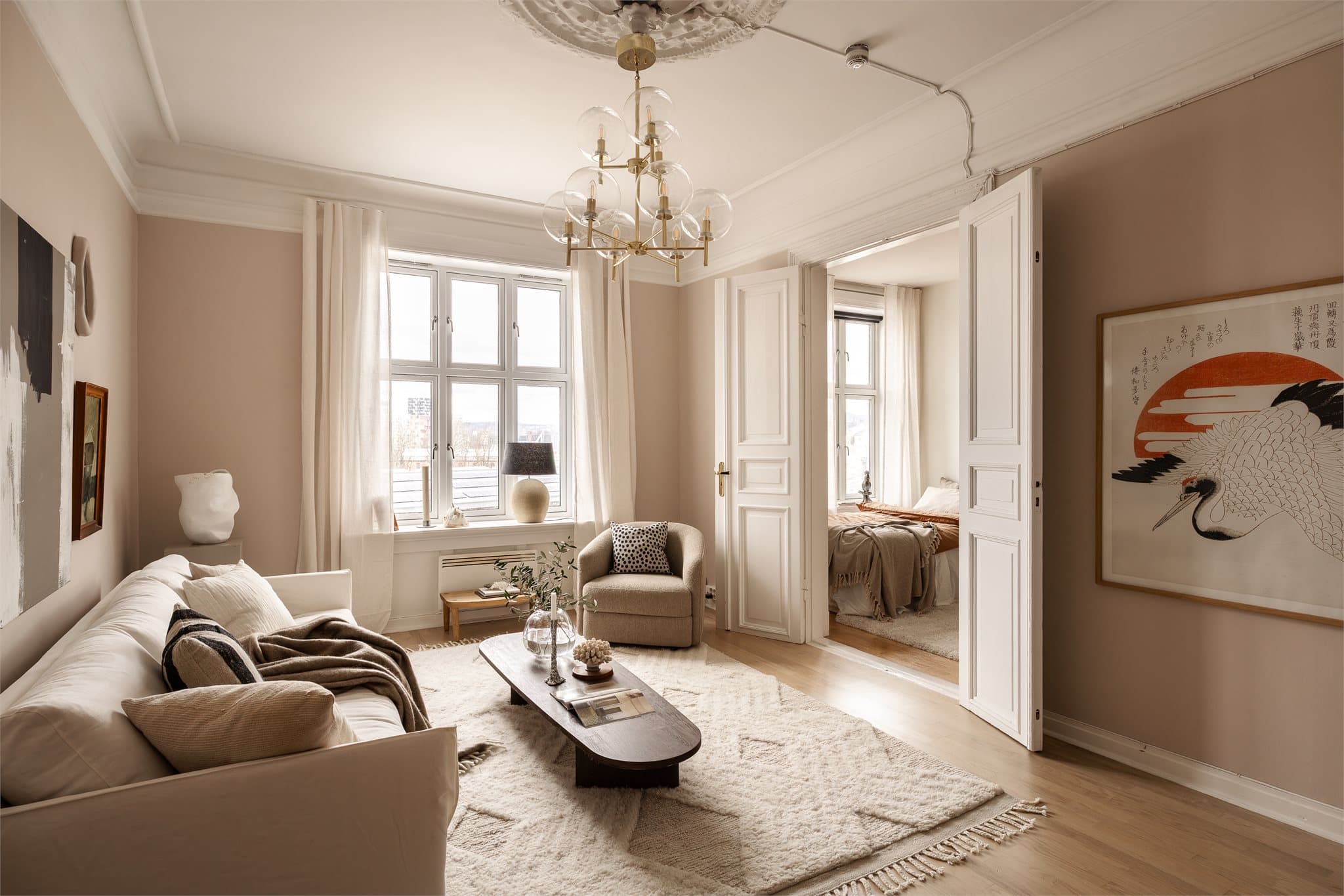 Et vakkert hjem med flotte, originale klassiske elementer.