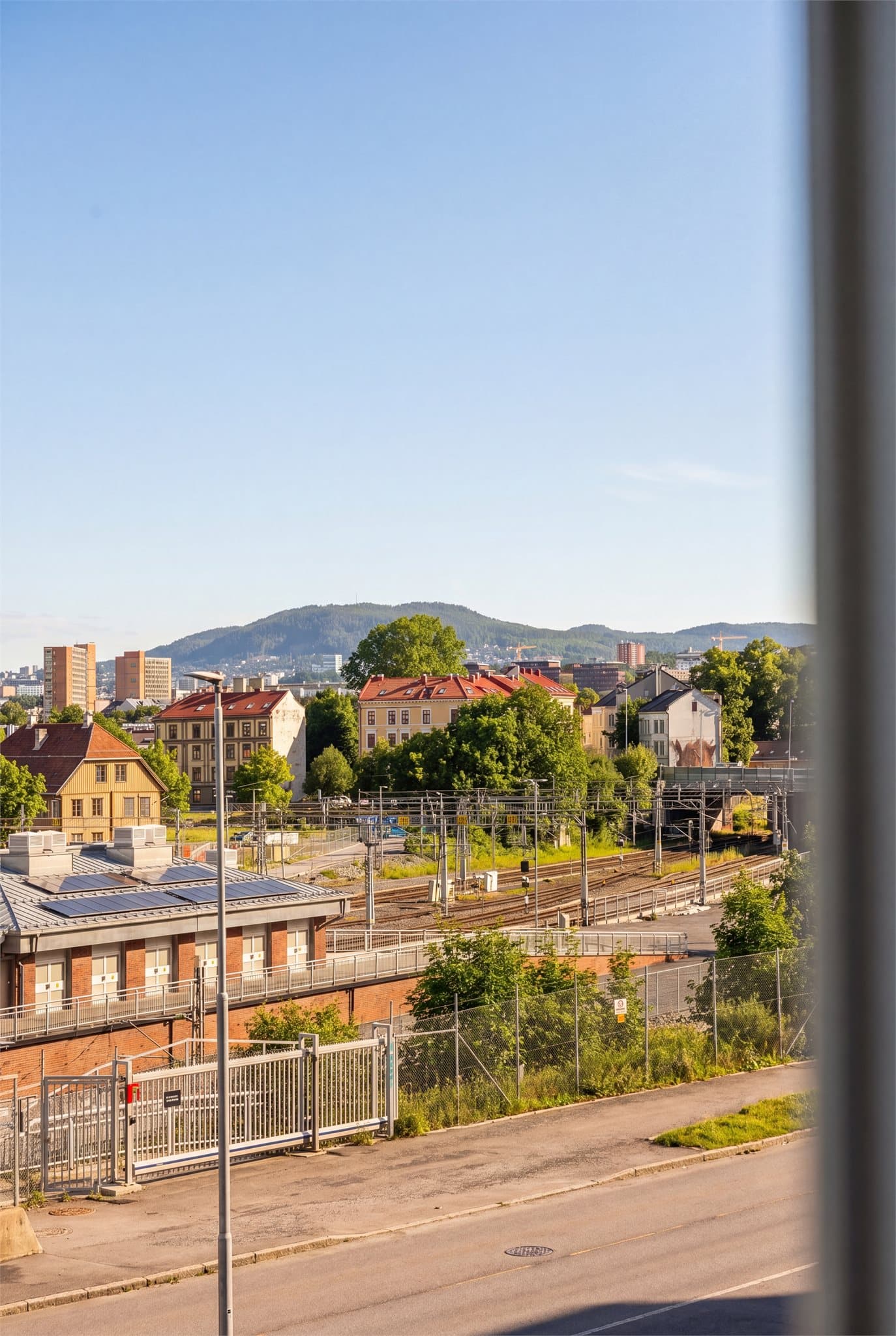Meget attraktiv beliggenhet i Gamlebyen, med nærhet til fjorden, grøntområder og gangavstand til byliv.