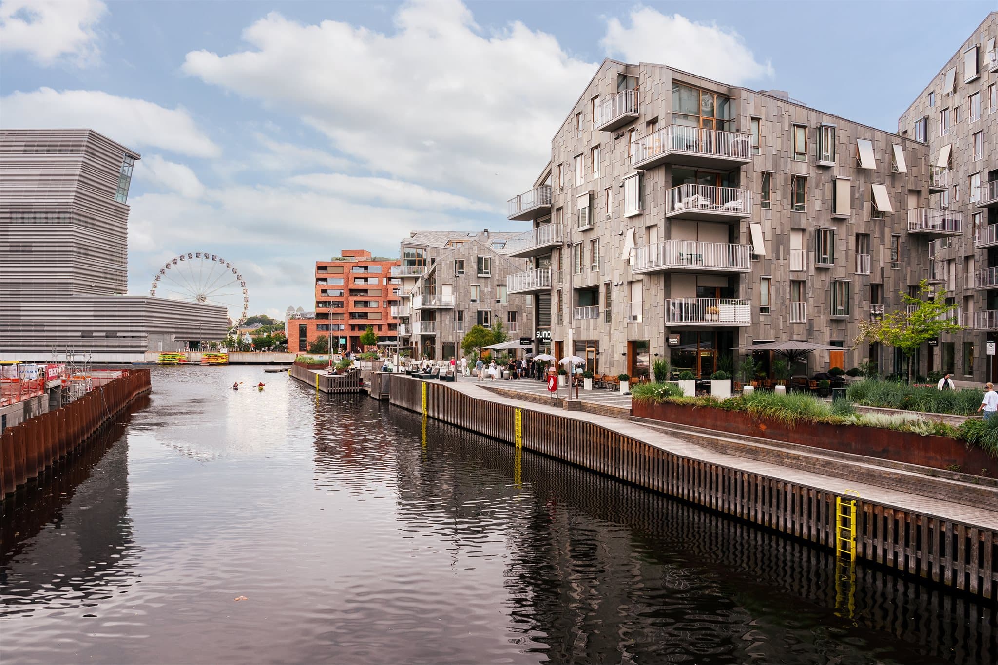 Her bor du supersentralt med et rikt byliv nesten rett utfor døren din.