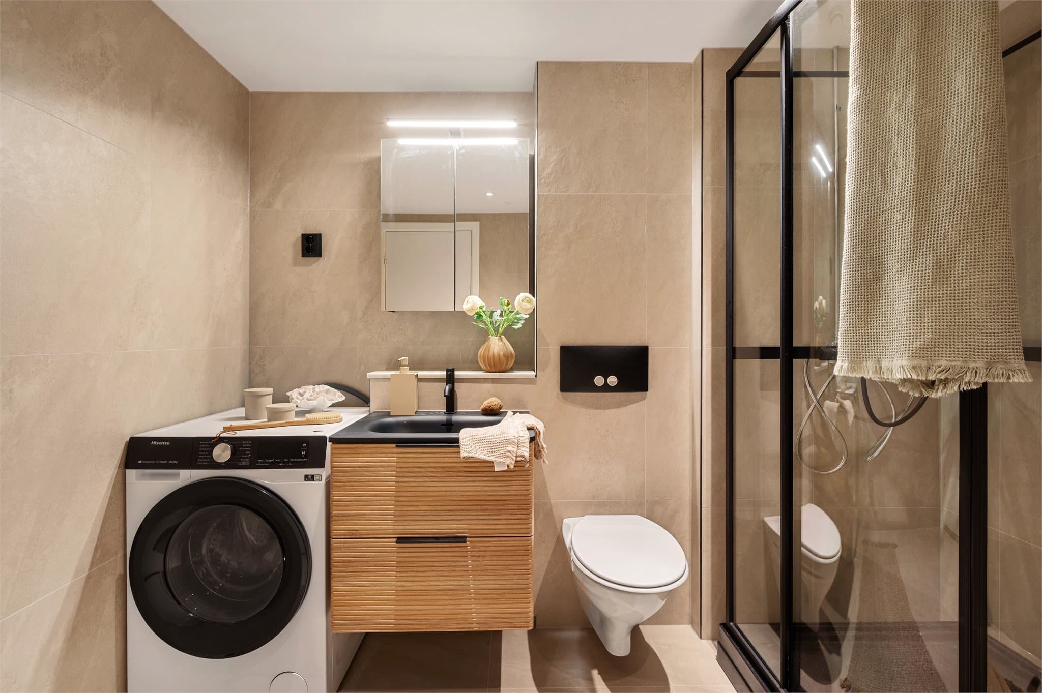 - Badet måler 5,7m² -