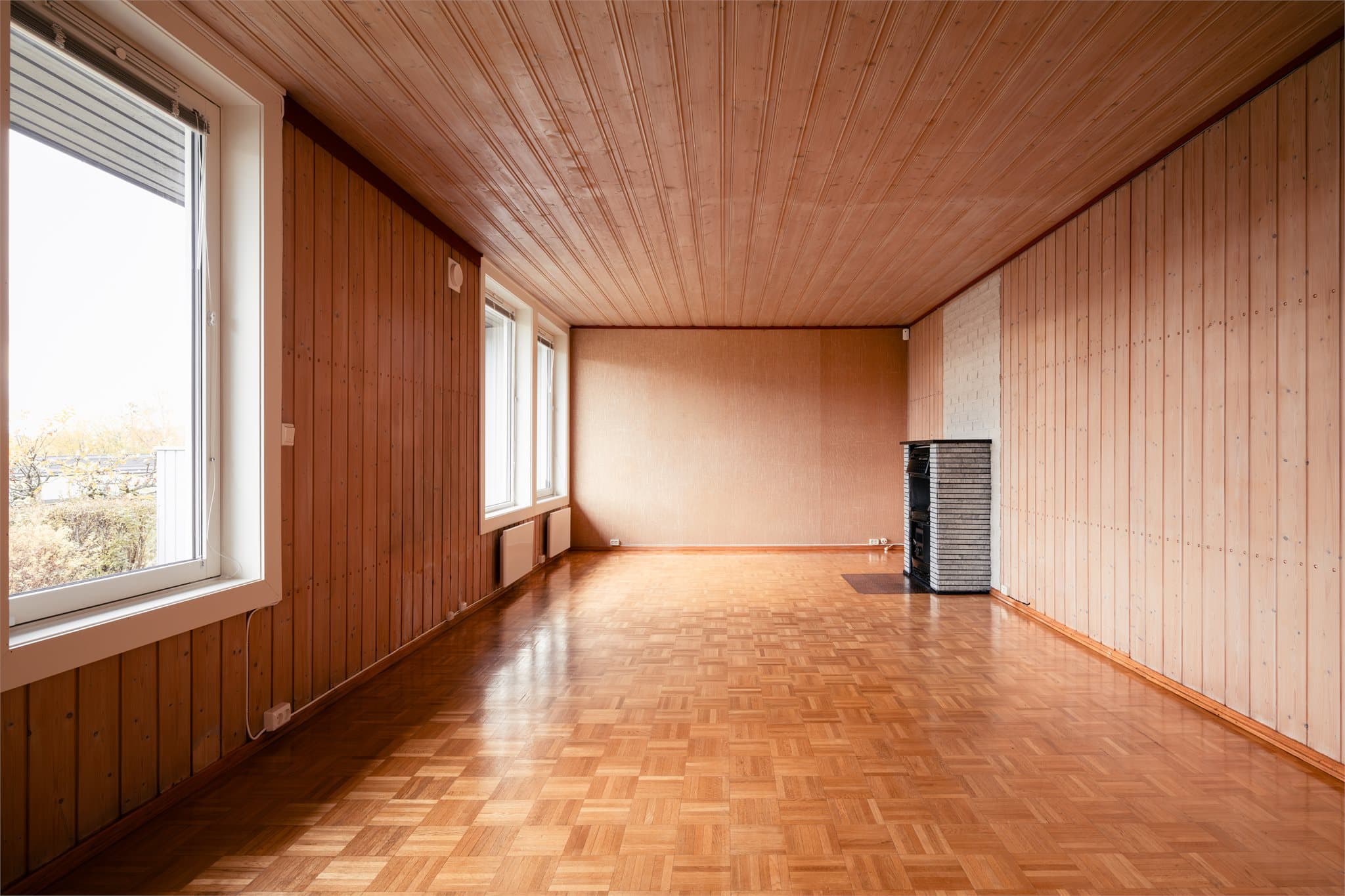 Underetasjen byr på mange muligheter med en ekstra stue, hobbyrom eller ungdomsavdeling.