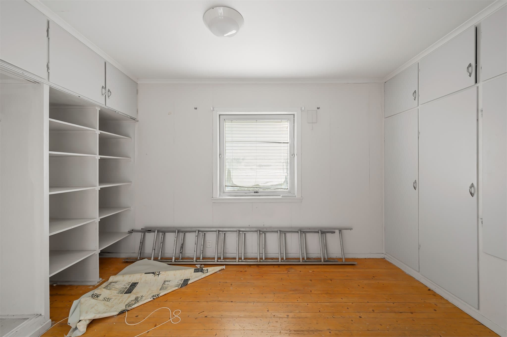 - Boligens tre soverom måler hhv. 6,9 m², 5,7 m² og 12,4 m² -