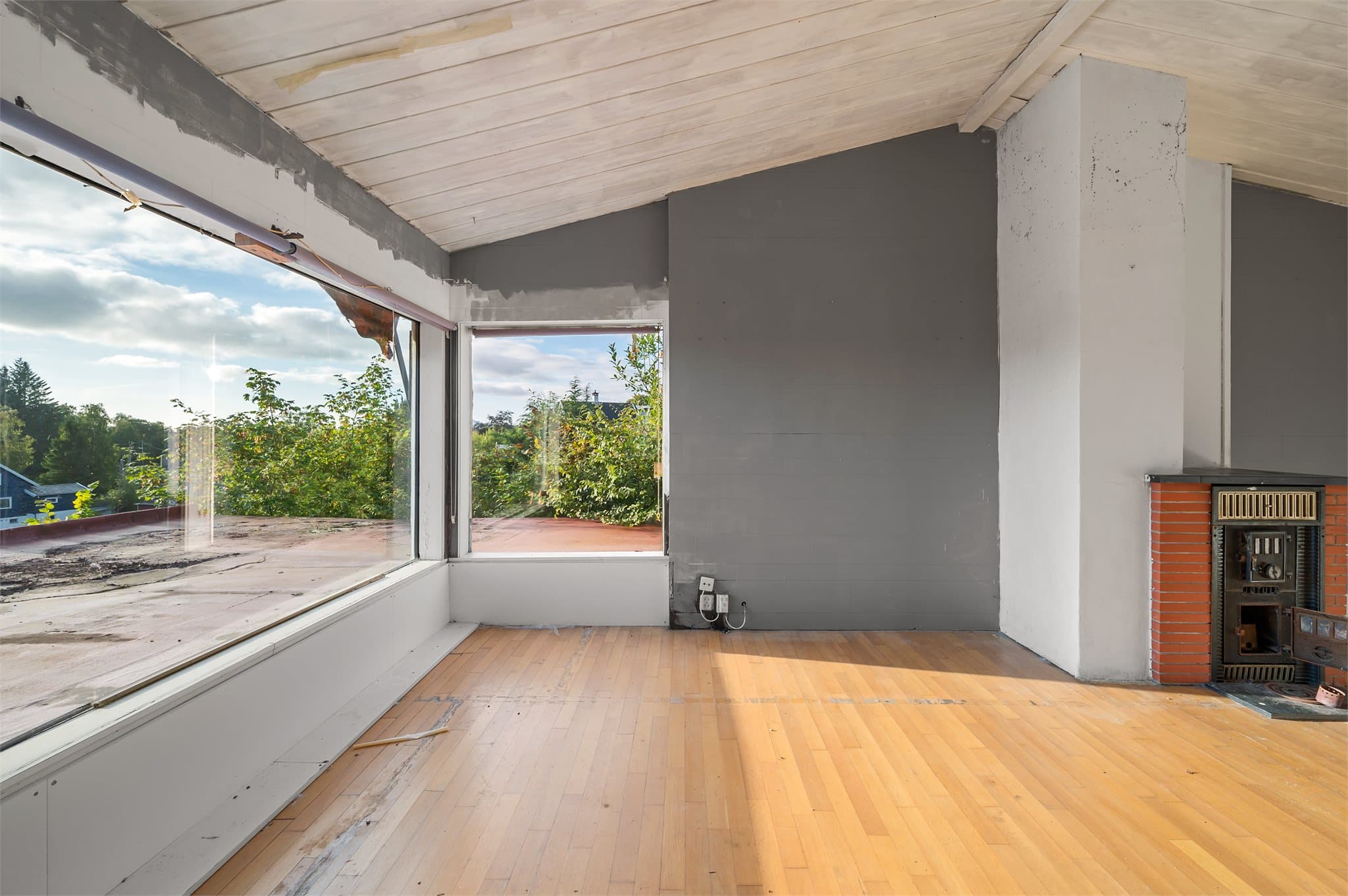 - Boligen går over to plan og har et totalt BRA-i på 191 m² -