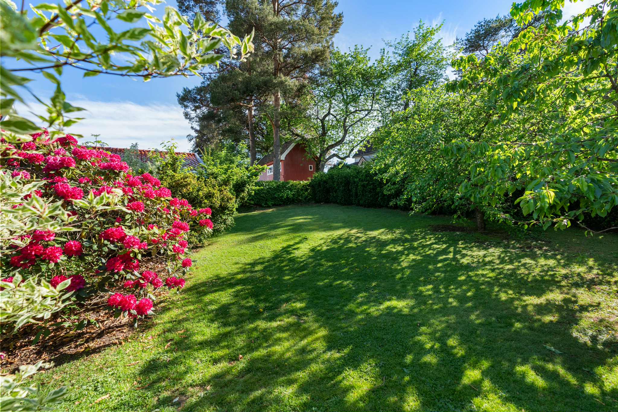 Sor plen gir god plass til barnas leker, ballspill eller en liten hagefest.