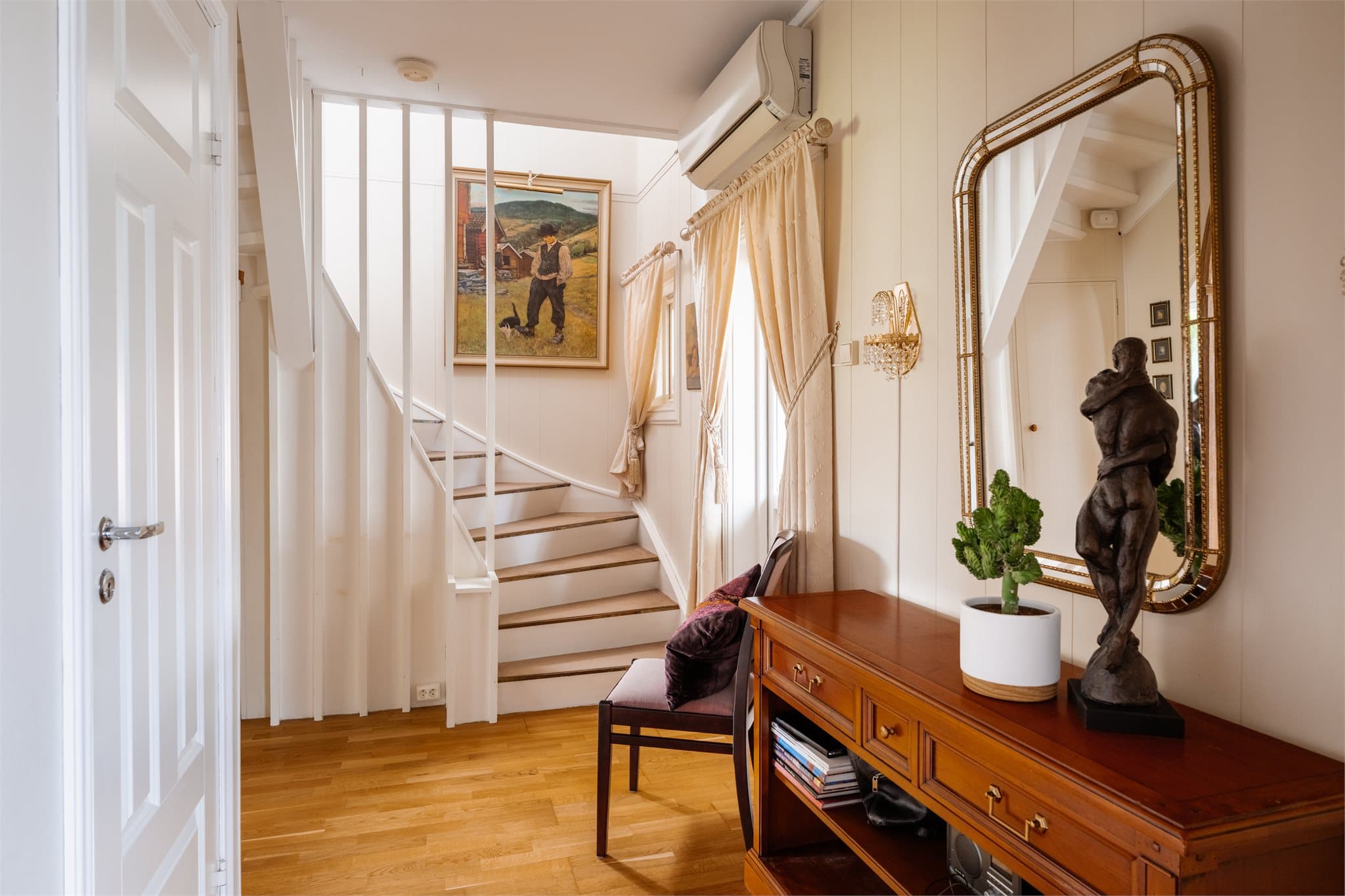 Videre til 2. etasje.