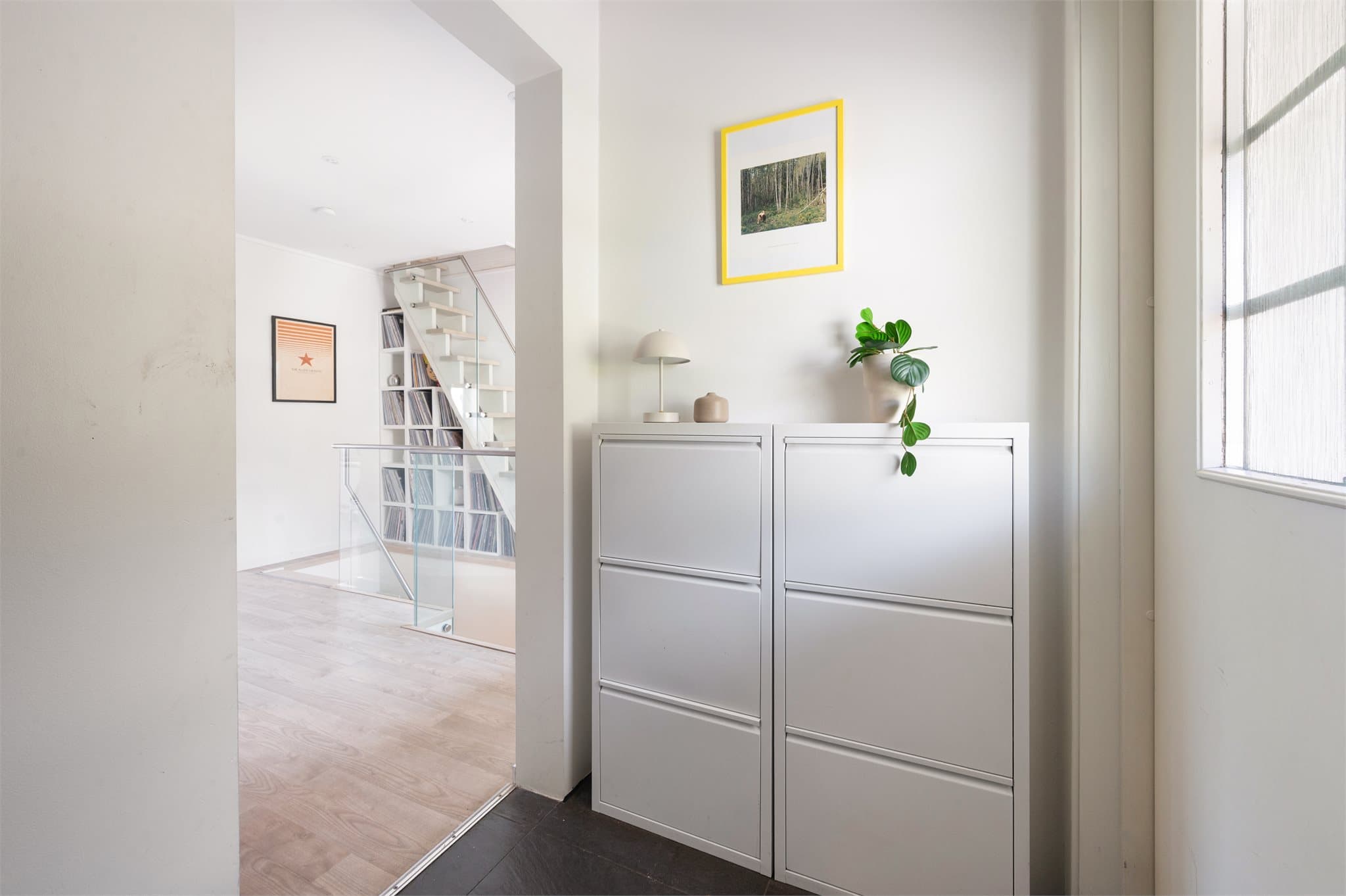 Det er gulvvarme i entréen som sørger for komfort, spesielt i vinterhalvåret.