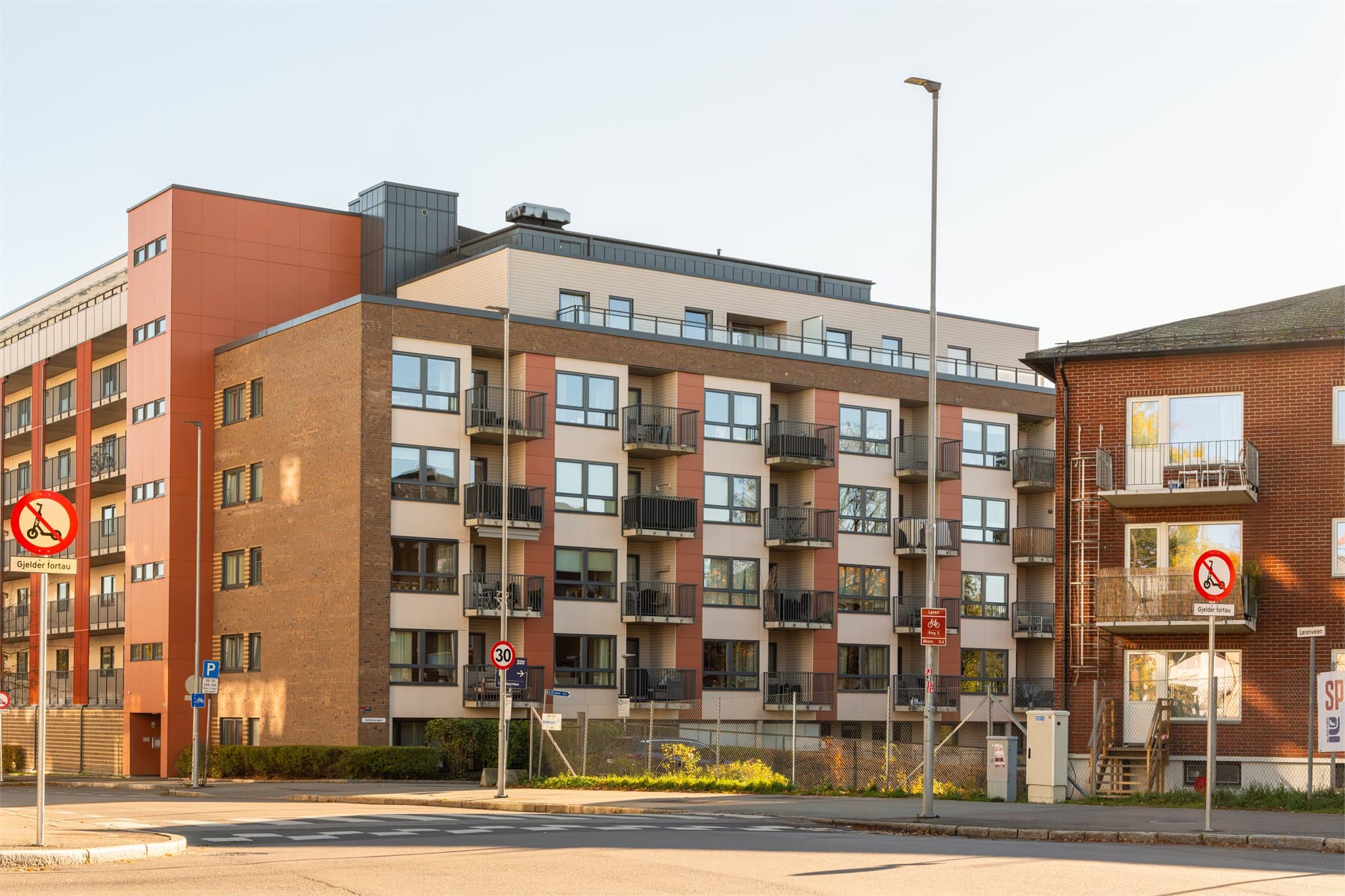 Sameiet består av i alt 88 boligseksjoner og 1 garasjeseksjon, totalt 89 seksjoner.