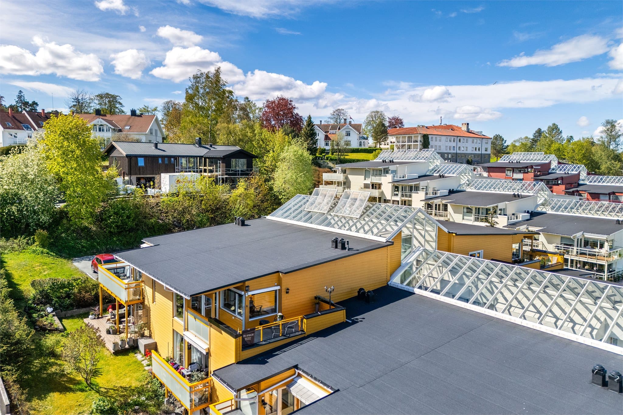 Fellesområdene i borettslaget er pent opparbeidet og gir gode uteområder for beboerne.