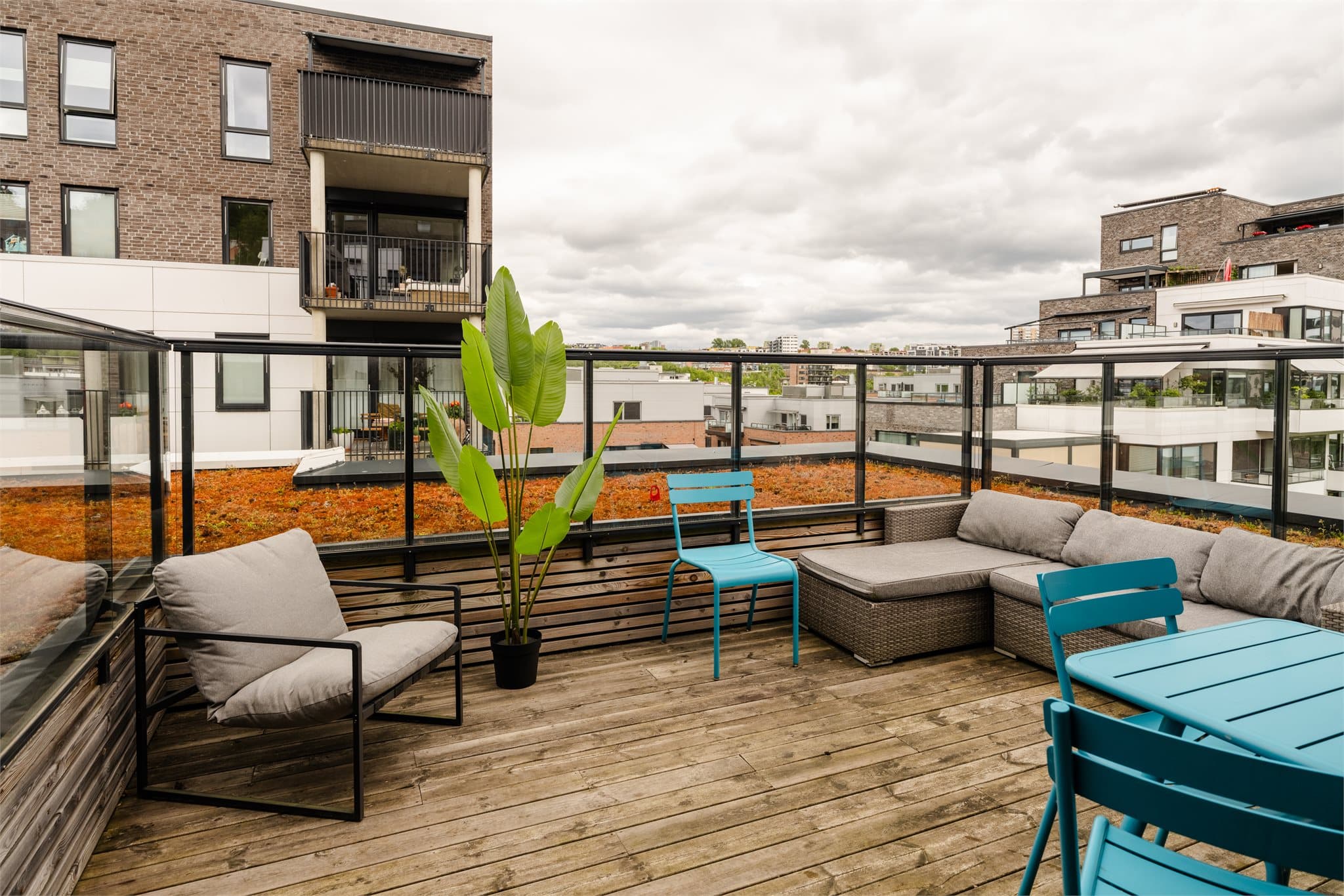 Borettslaget har en felles takterrasse tilgjengelig for alle beboerne.