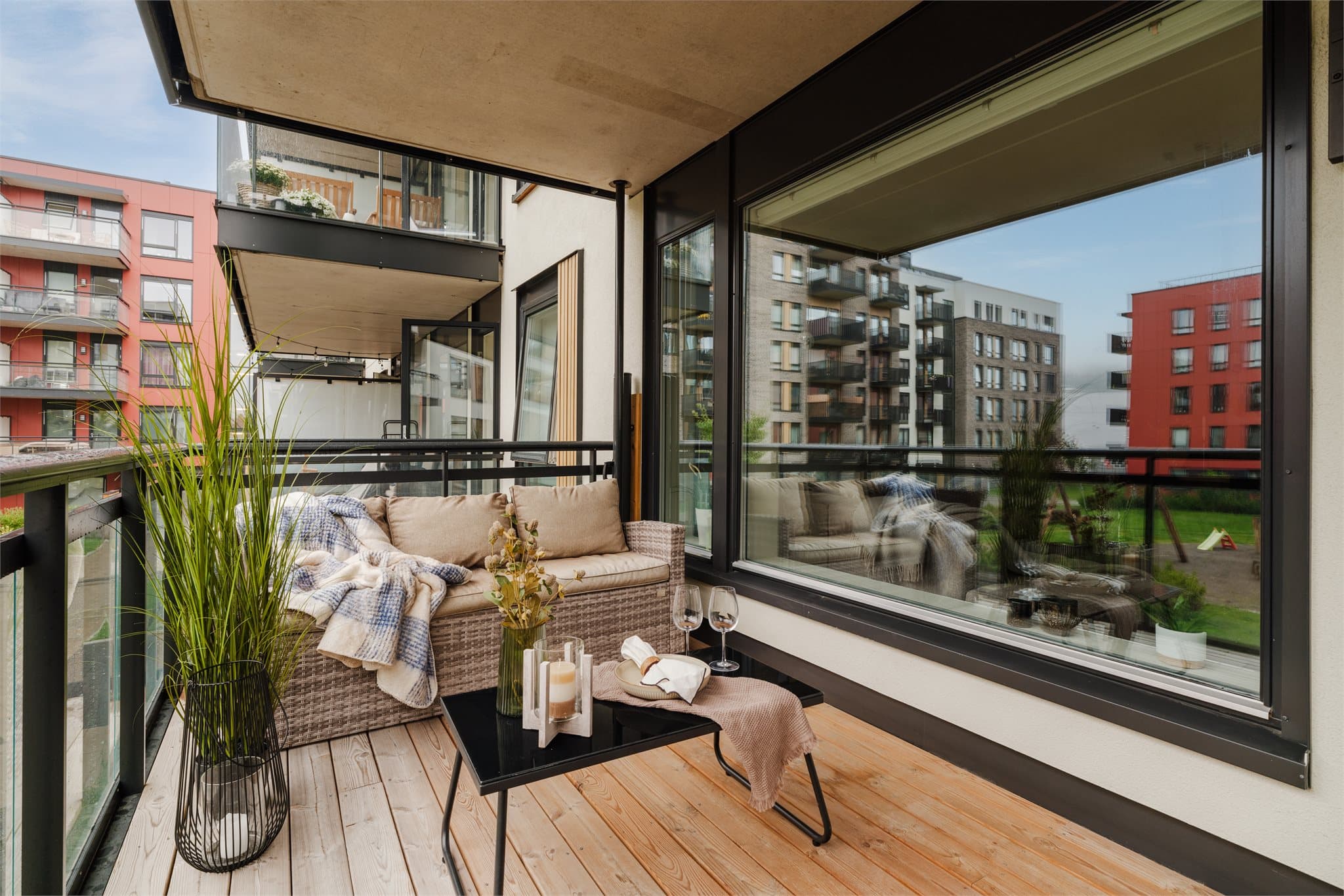 Fra stuen er det adkomst til en romslig balkong.