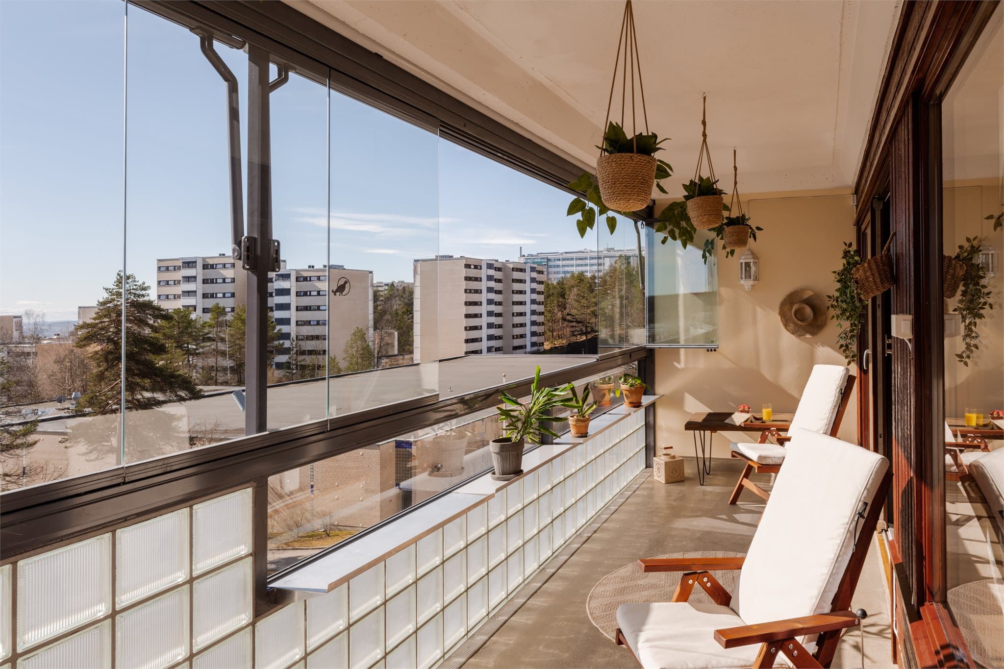 Her kan dere nyte sommeren på den sydvendte balkongen som er målt til hele 12 m².