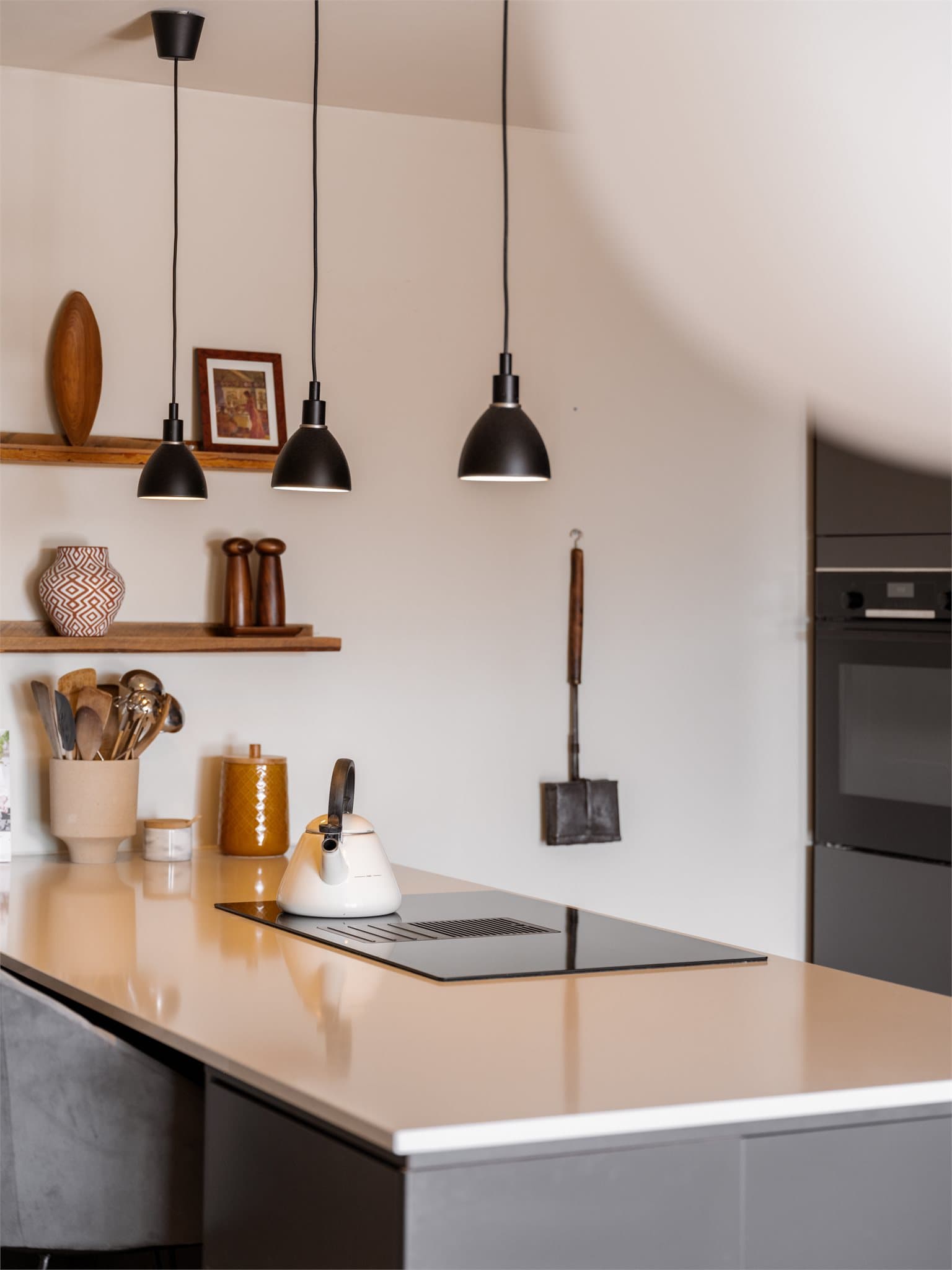 Detaljer fra kjøkkenet.