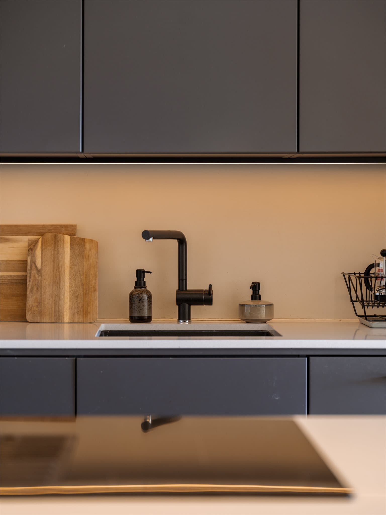 Dette er kjøkkenet for dere som ønsker god arbeidsplass og gjennomtenkte løsninger.