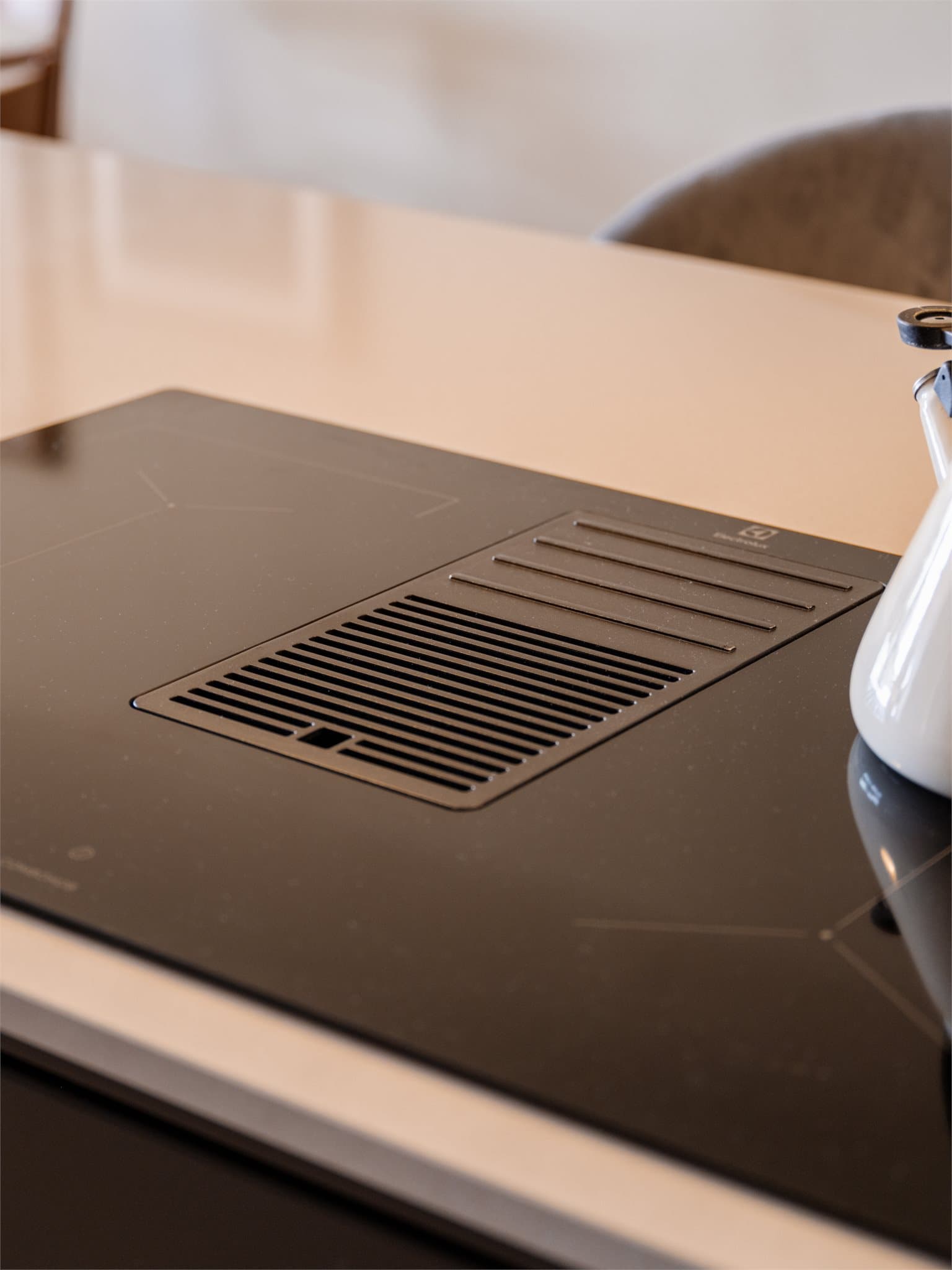 På kjøkkenøya er det induksjonstopp med integrert ventilasjon.