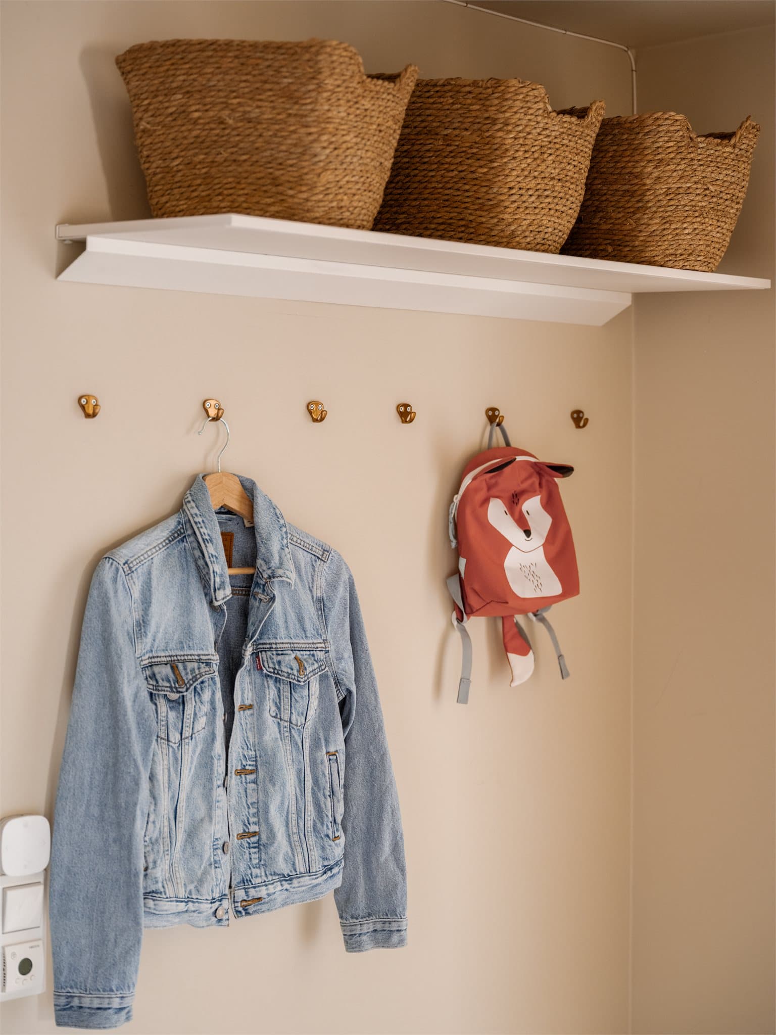 Funksjonelle og elegante løsninger for oppheng og organisering av klær.