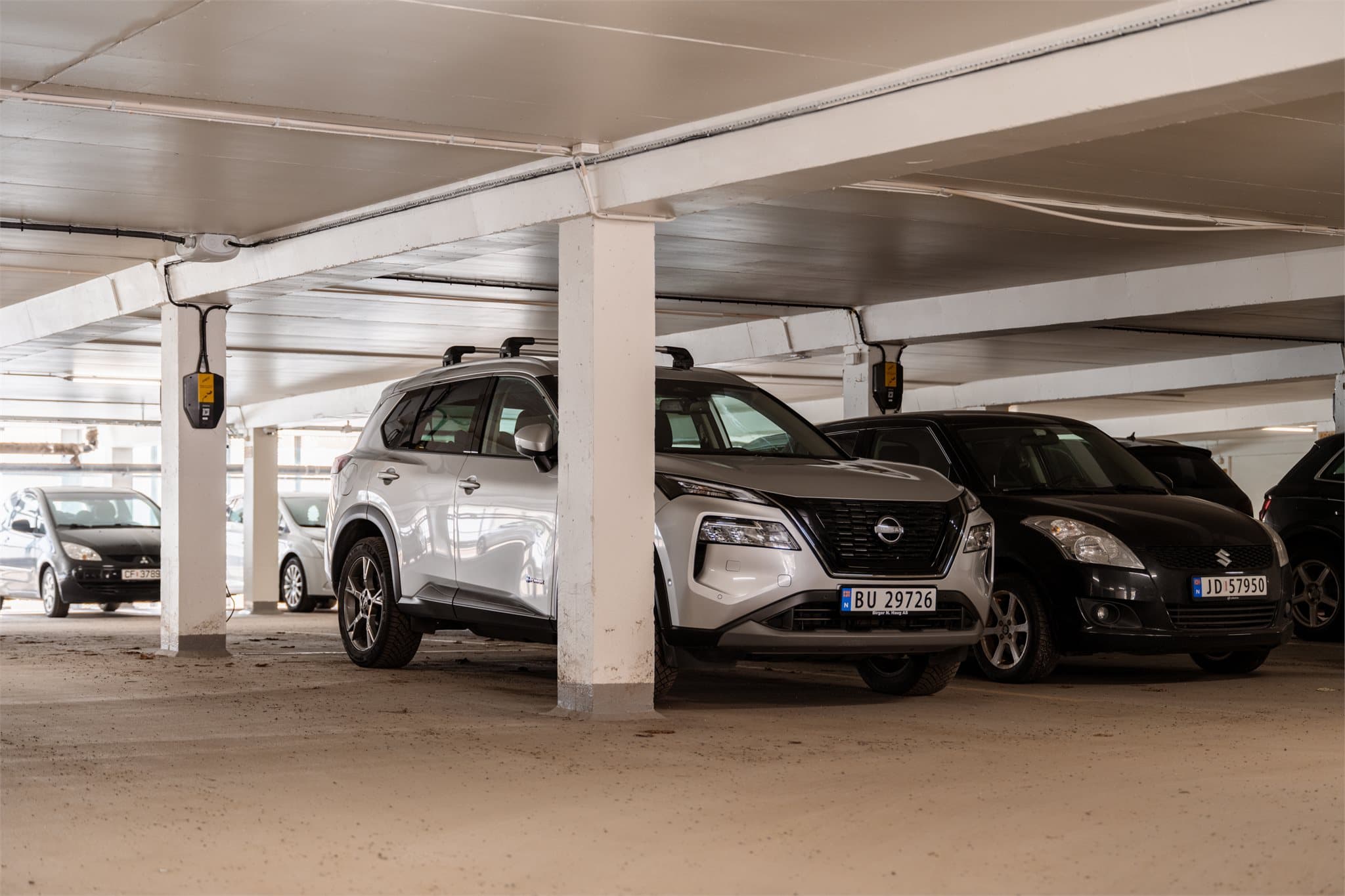 Det medfølger en parkeringsplass i lukket garasjeanlegg, mulighet for elbil-lader.