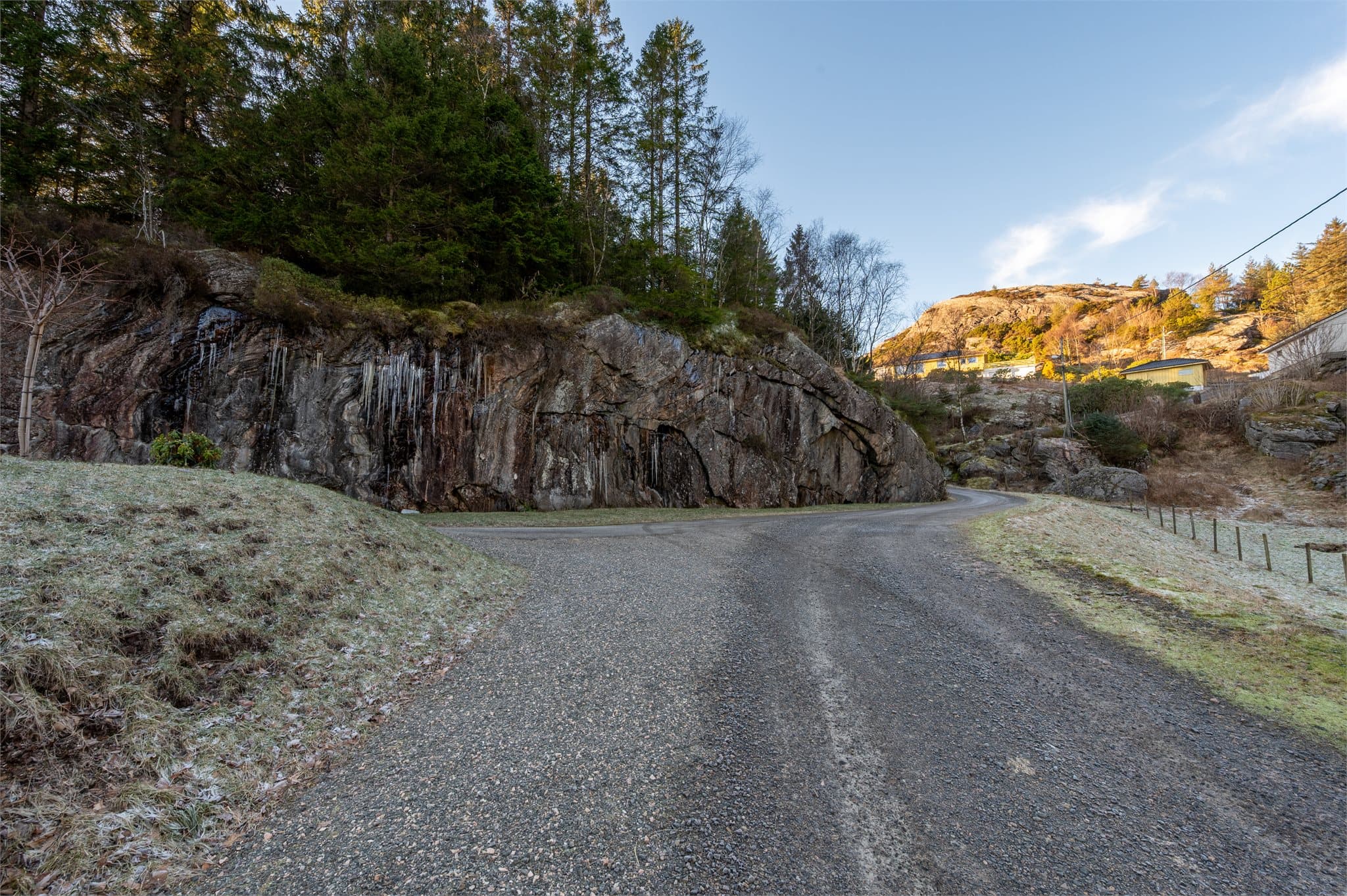 - Merk at tomten ligger fint til på et høydrag -