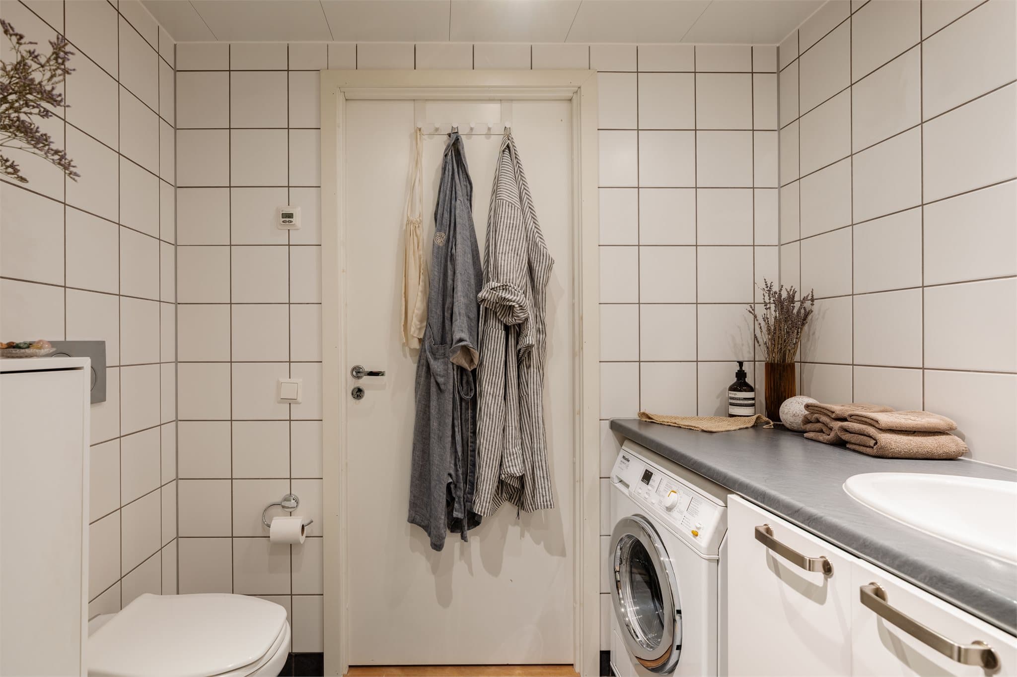 Det er balansert ventilasjon i leiligheten.