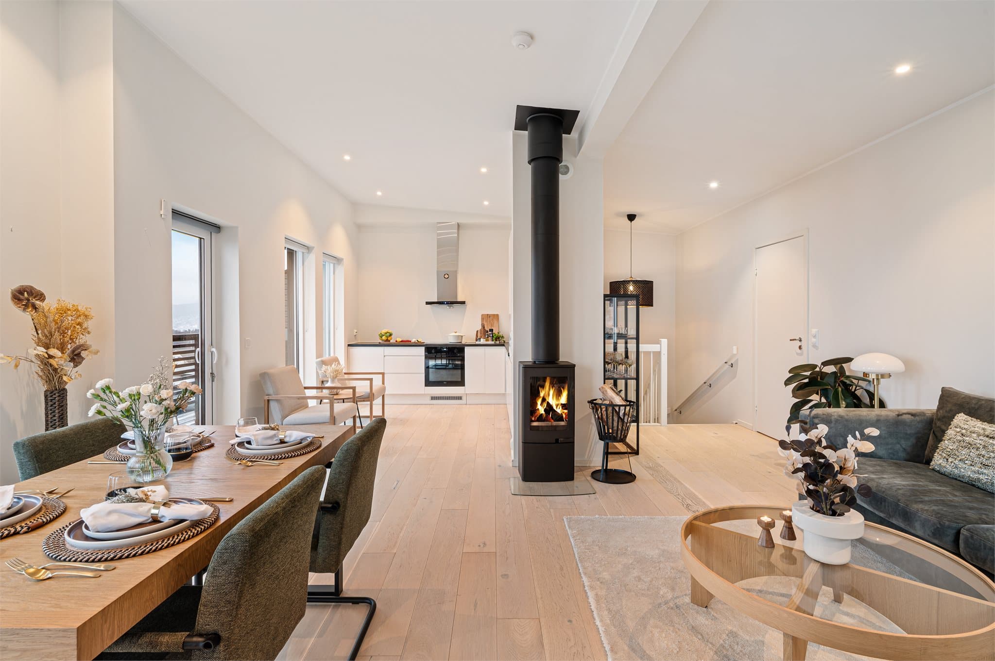 - Ildsted i stuen bidrar til lavere strømutgifter og til ekstra hygge -