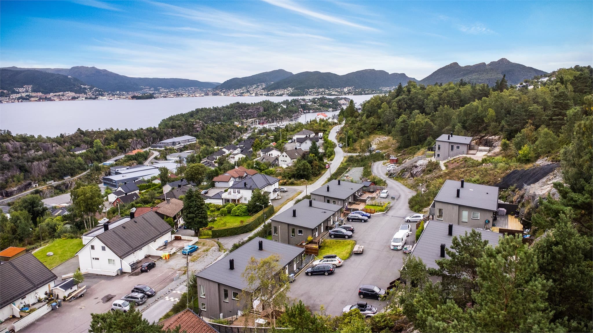 - Kun 8 min gange til nærmeste bussholdeplass -