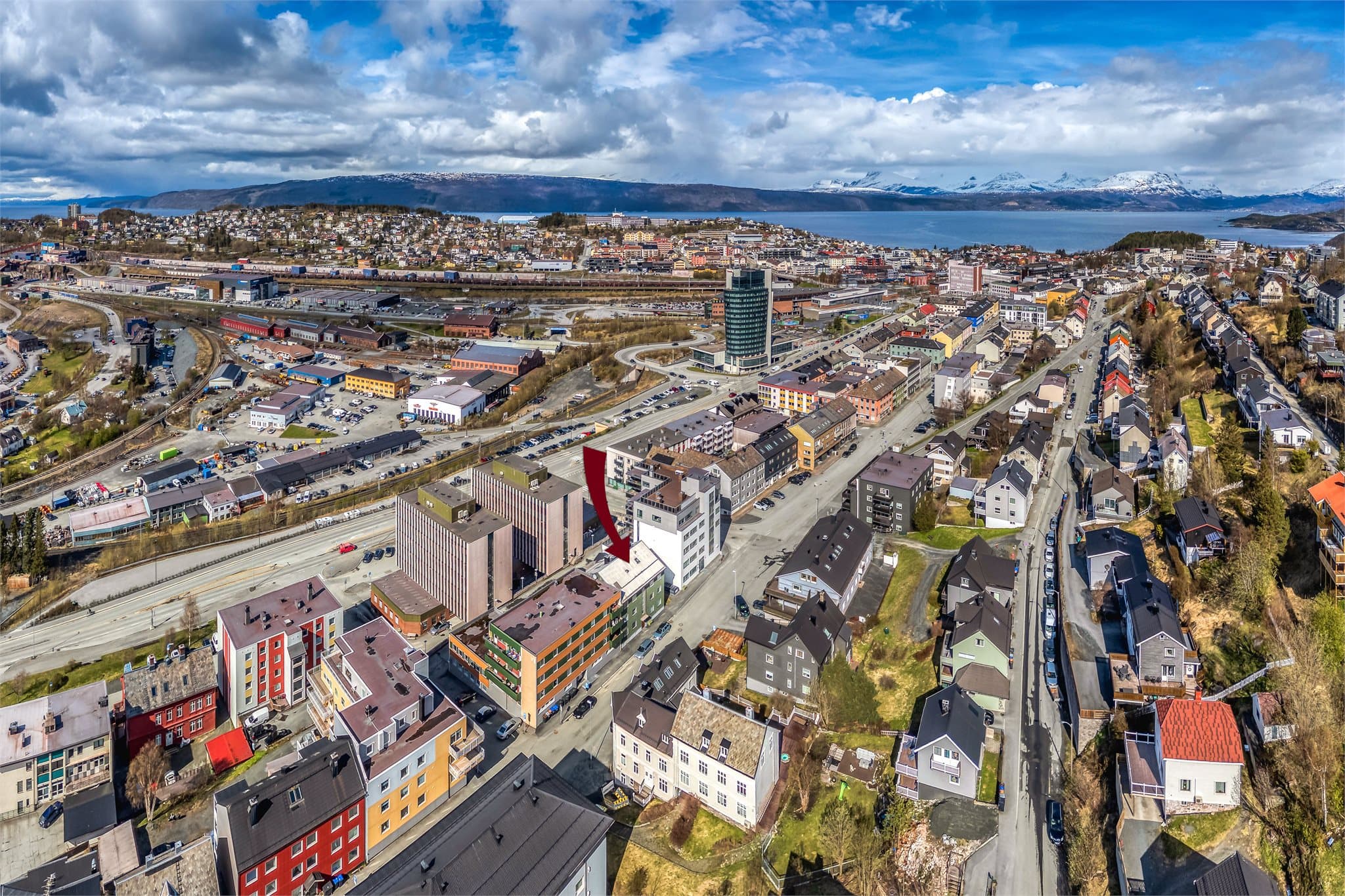 Sentral beliggenhet i nedre del av Dronningens gate