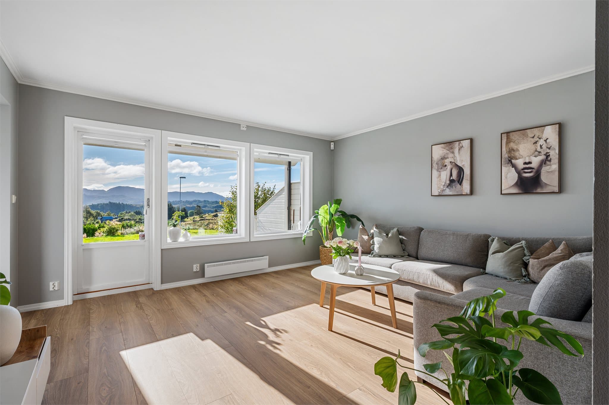 - En lys og innbydende leilighet med naturskjønn beliggenhet, altan og fast garasjeplass -