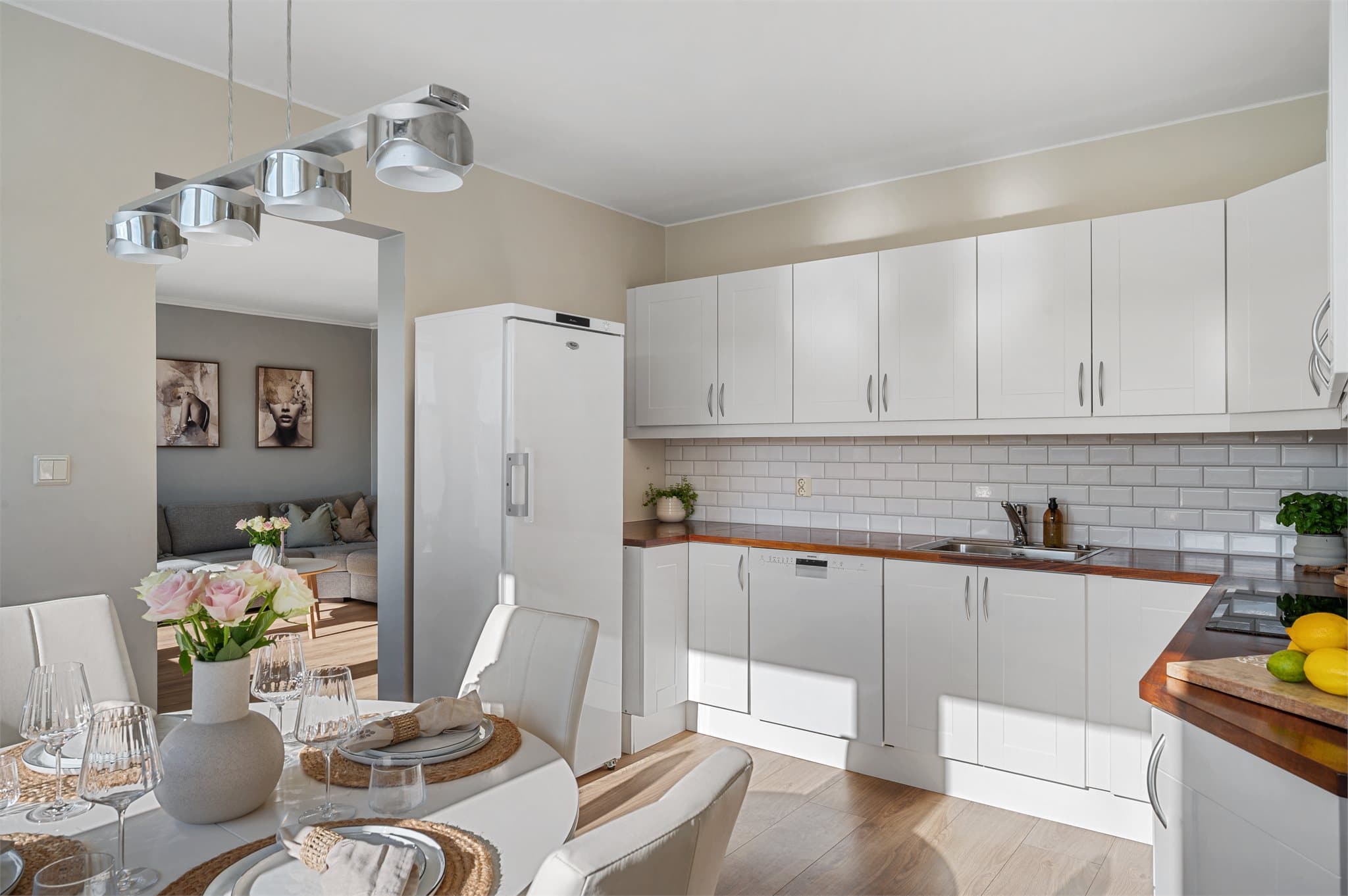 - Ny eier får gleden av integrert induksjon platetopp og stekeovn -