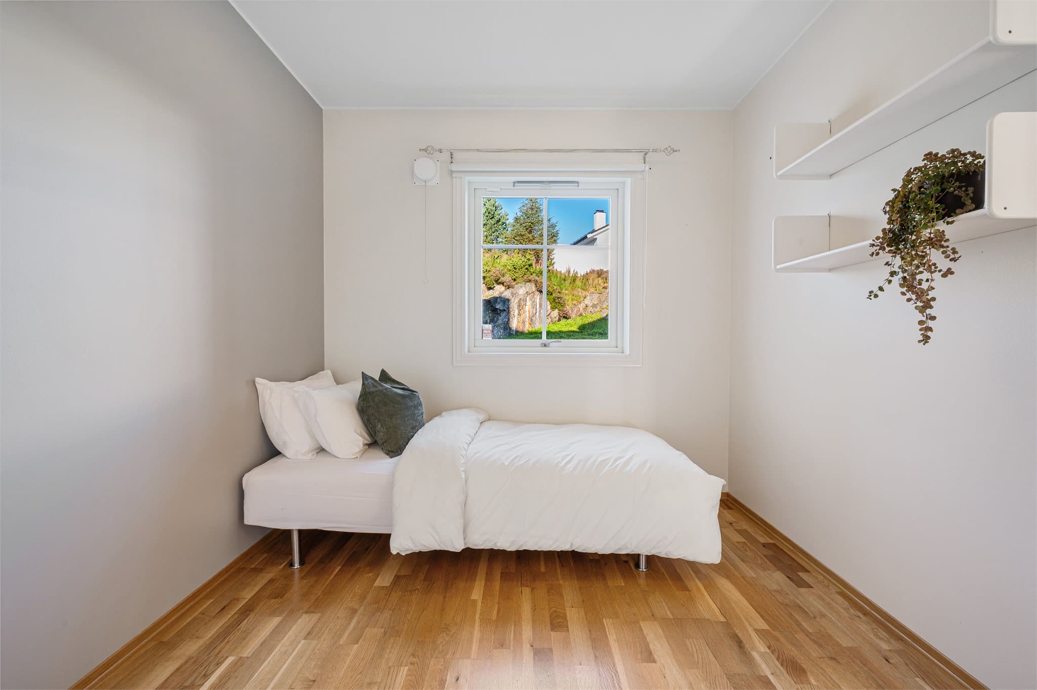 - Soverom 2 måler 11,3 m² -