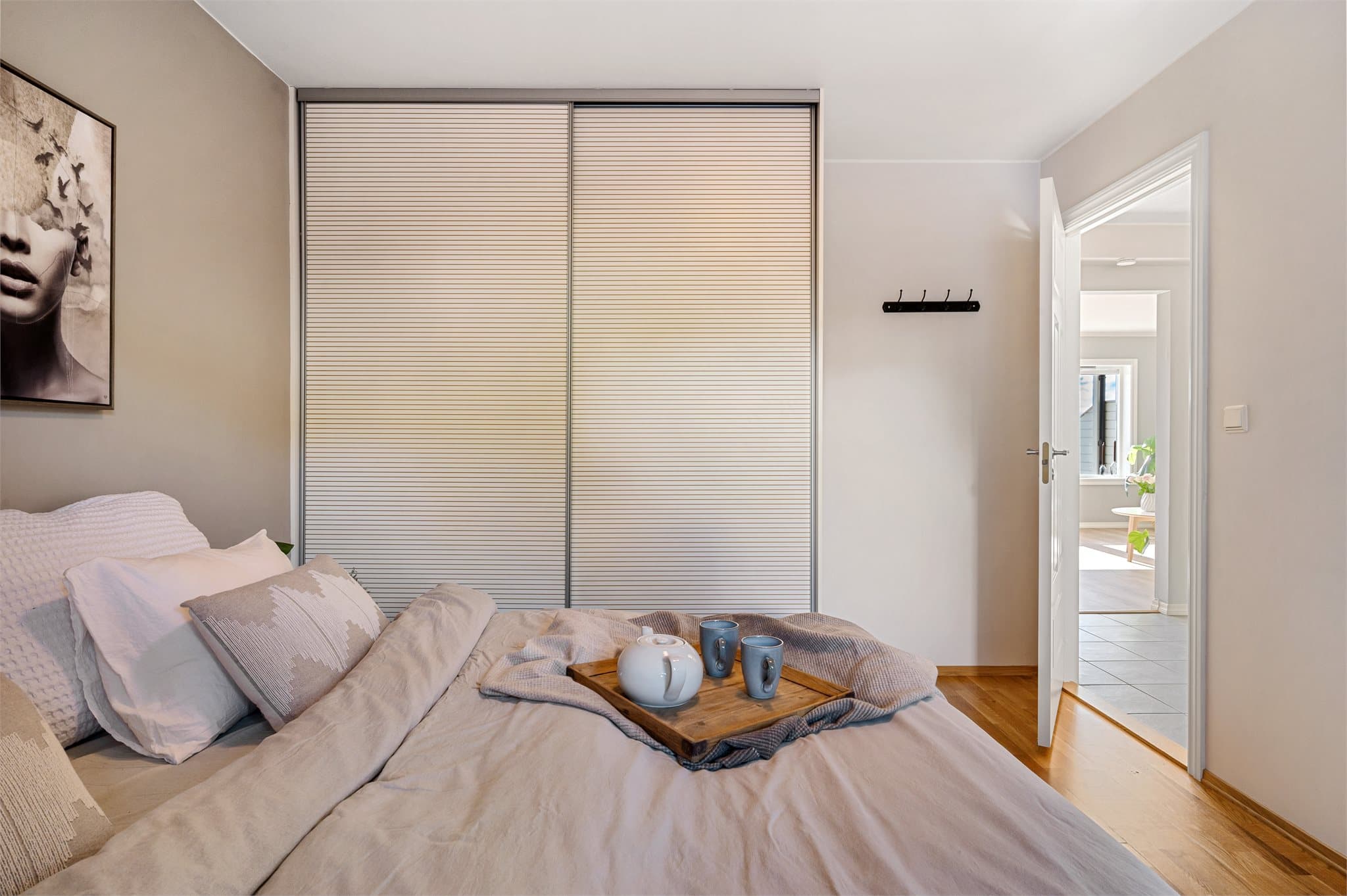 - God plass til dobbeltseng og øvrig ønsket møblement -