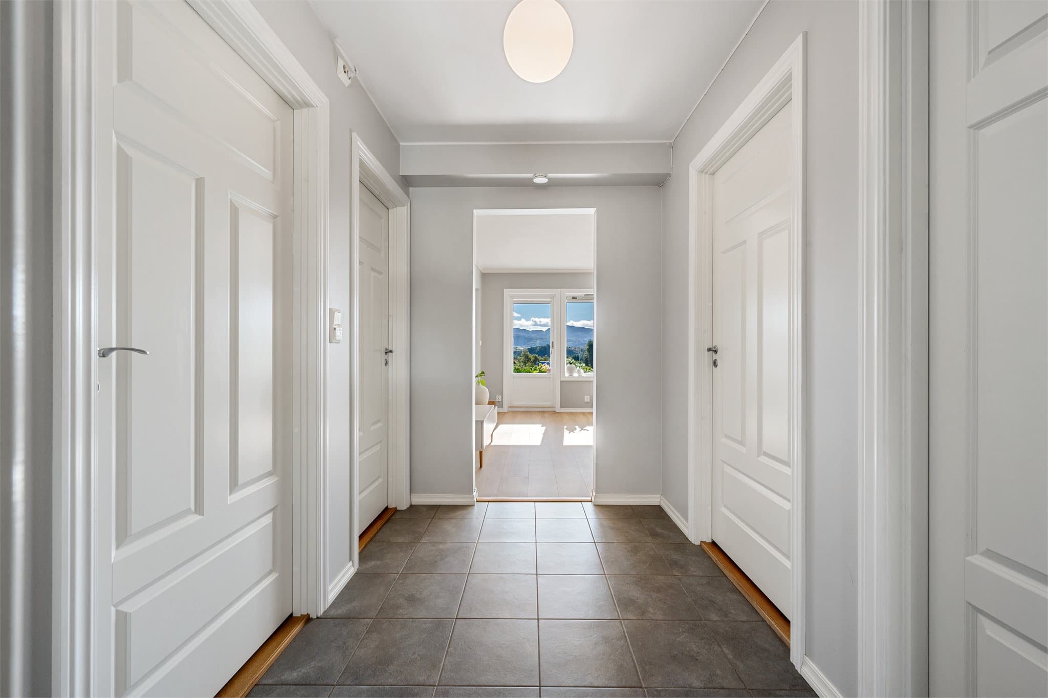 - Merk praktiske fliser og varme i gulv -