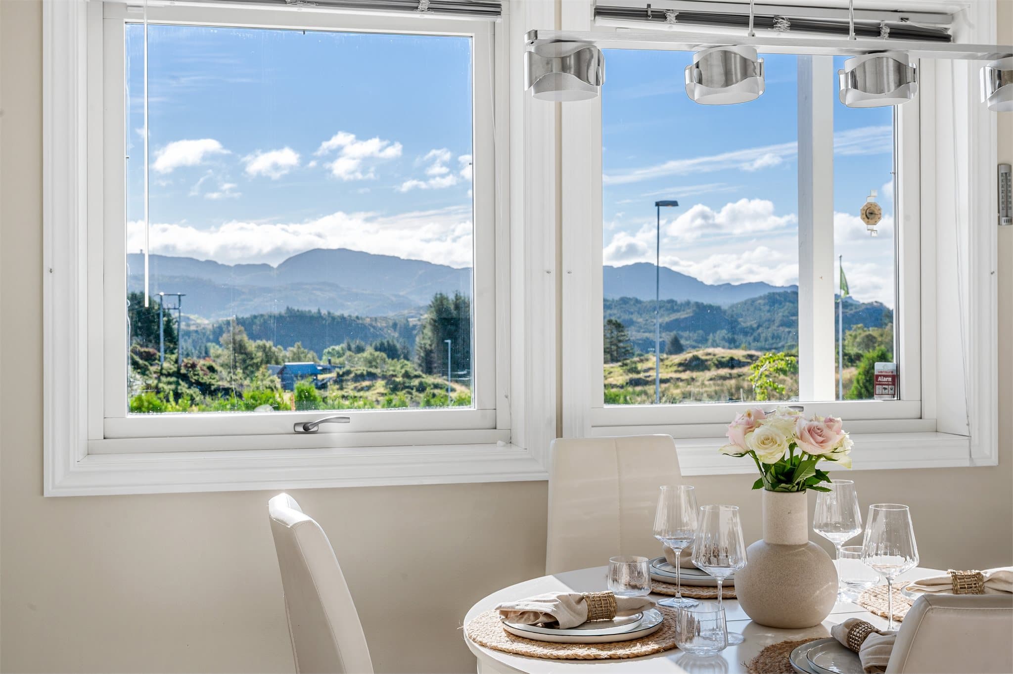 - De doble vindusflatene sørger for rikelig med verdifullt lysinnslipp -