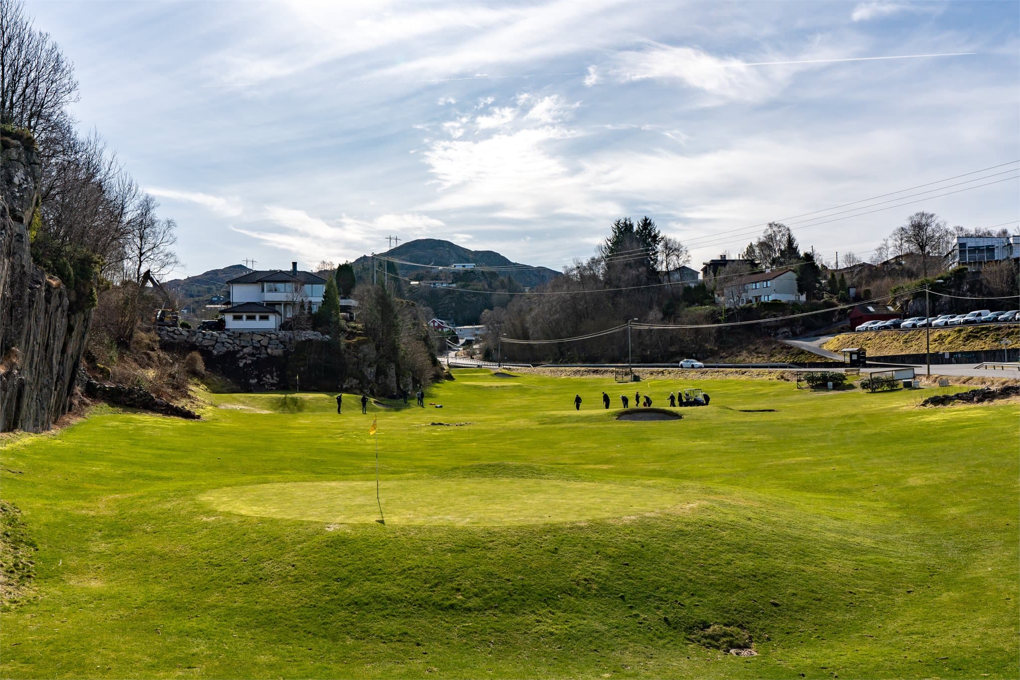- Kolltveit Golfbane ligger ca 10 min kjøring unna -