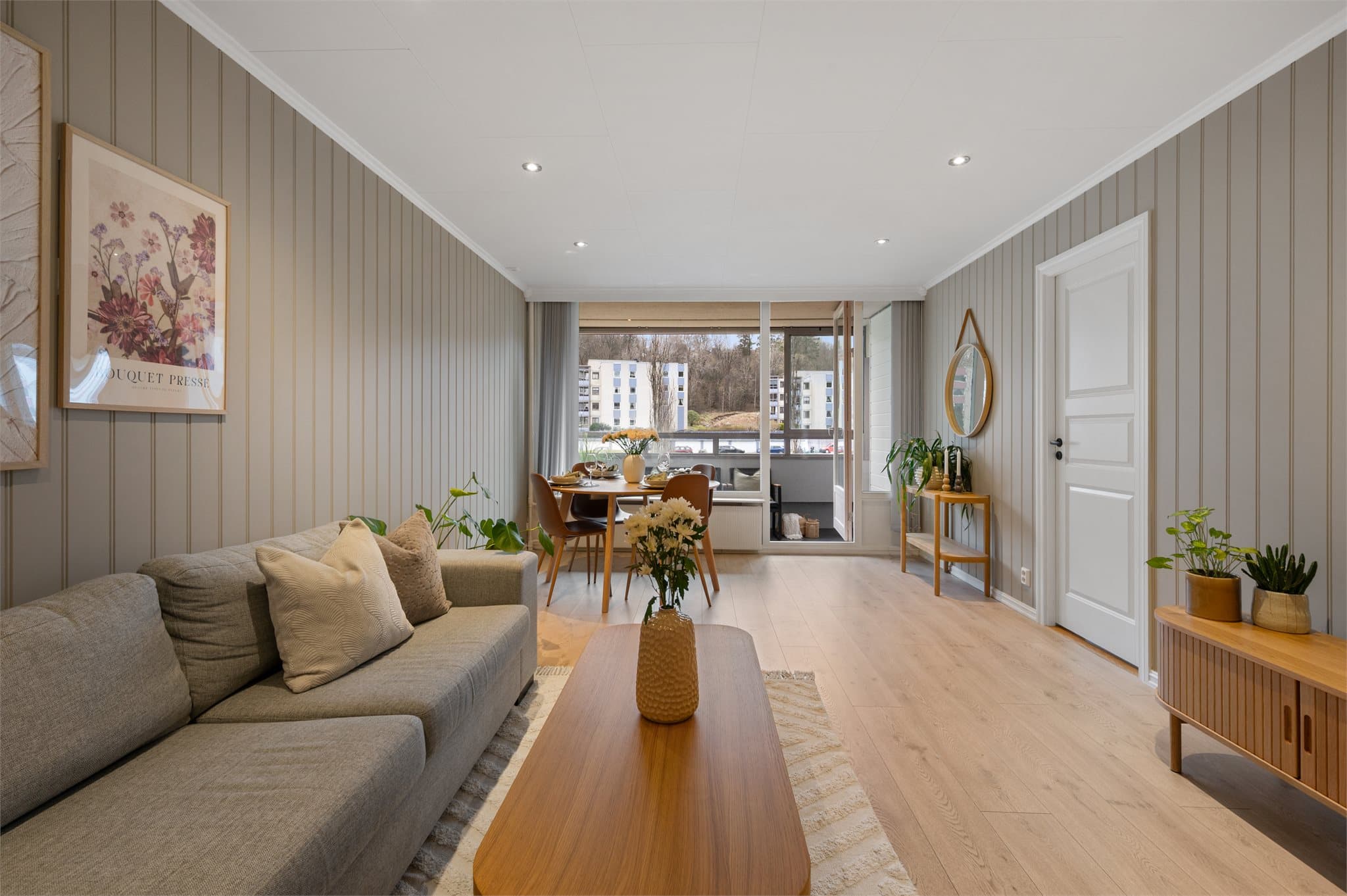 - En flott 3-roms leilighet i etablerte omgivelser med gode kvaliteter som heisadkomst, innglasset altan og gode solforhold -