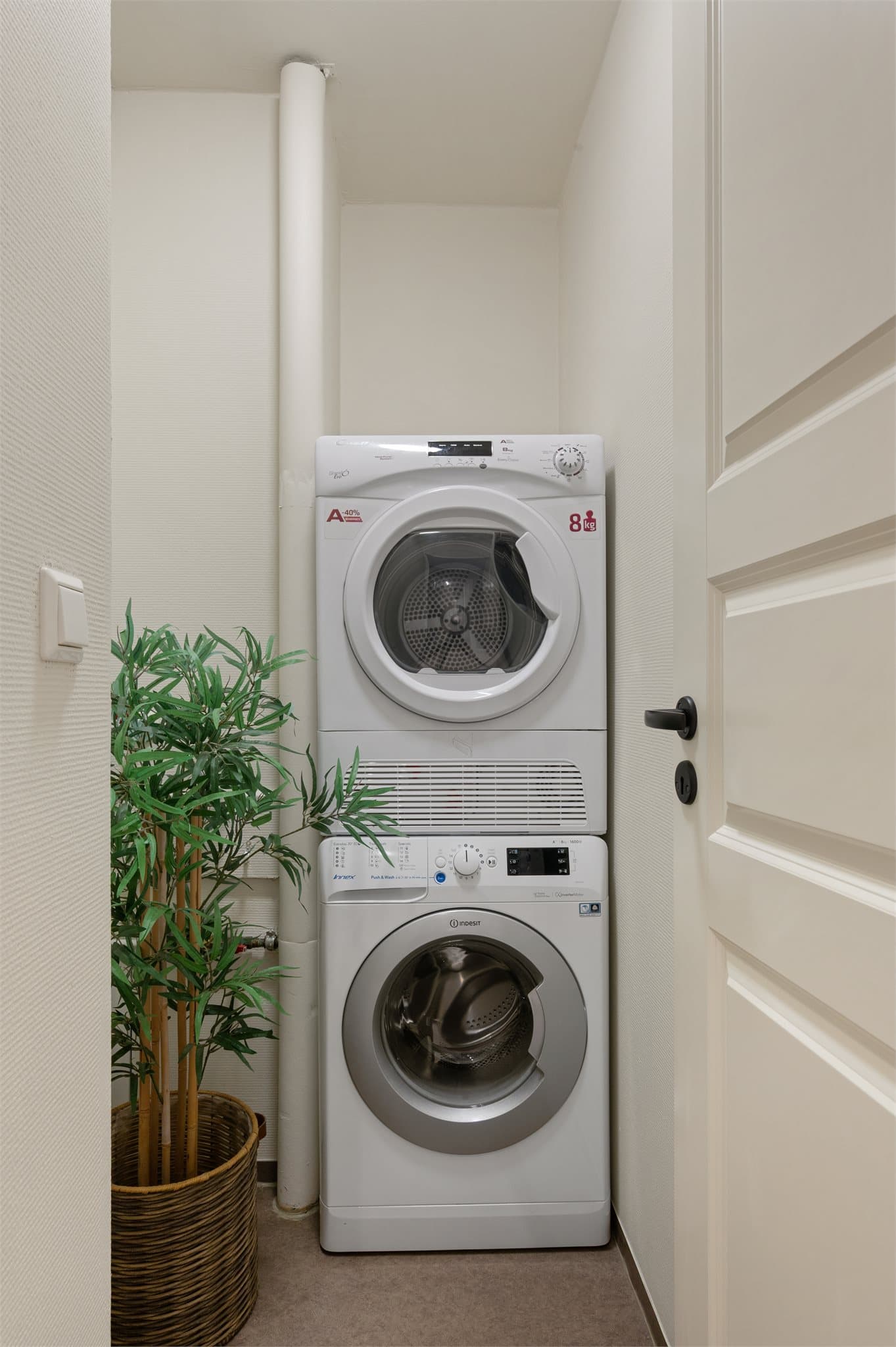 - Svært praktisk med eget vaskerom/bod -