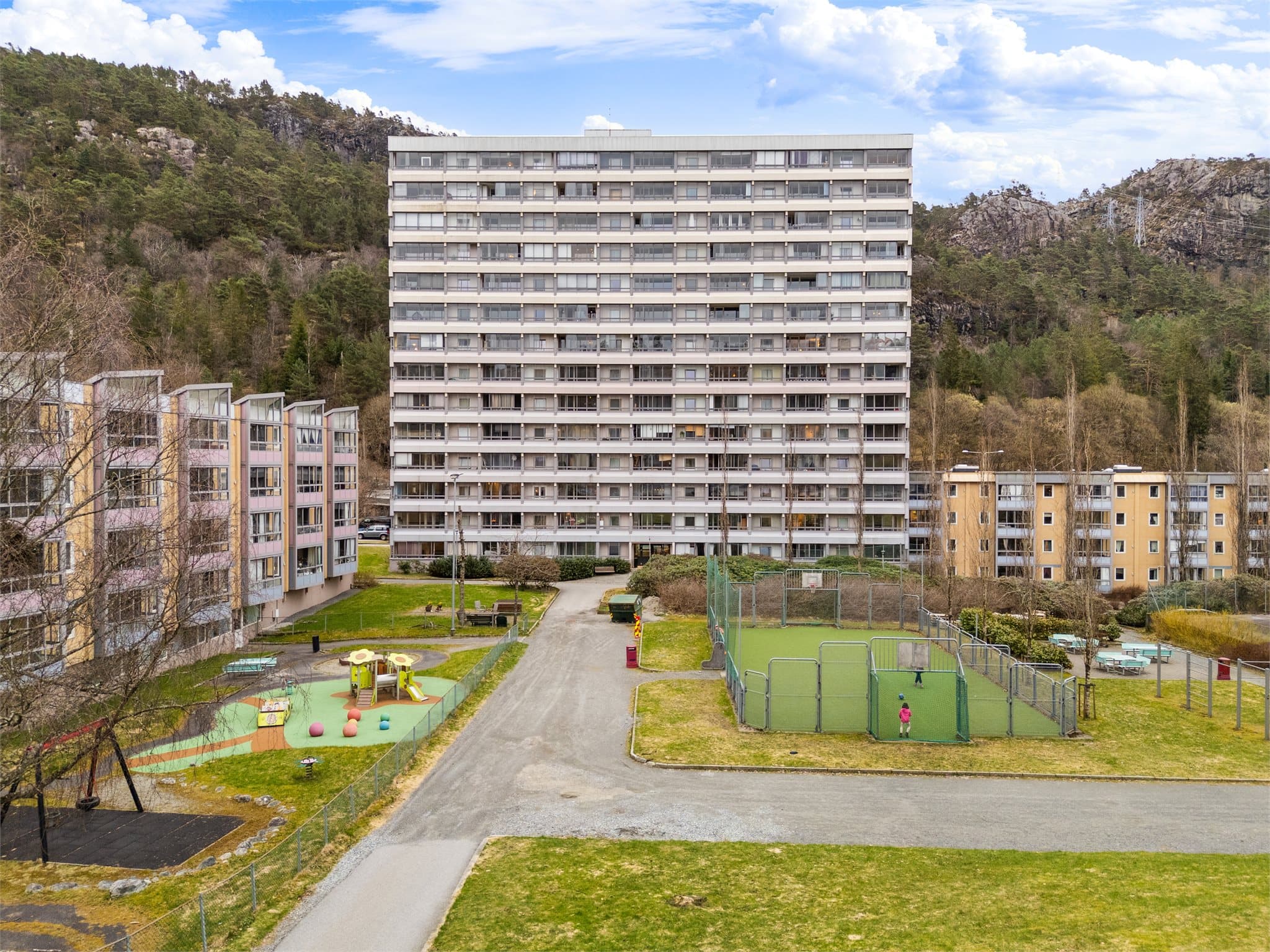 - Familievennlig borettslag med flotte fellesarealer og nærhet til gode aktivitetstilbud -
