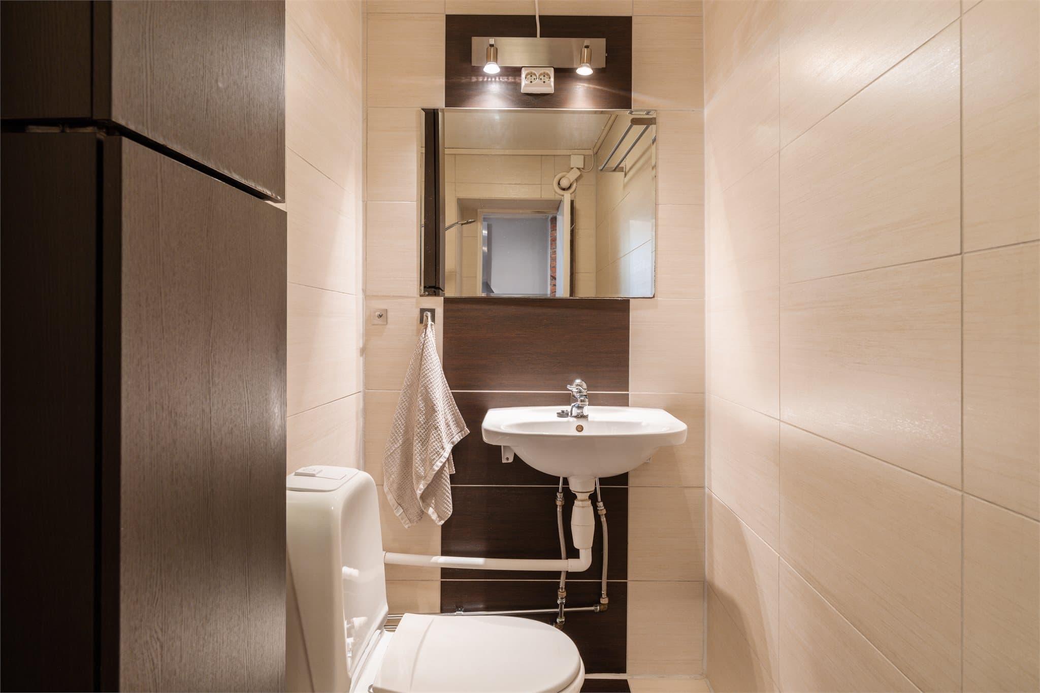 Et funksjonelt og lettstelt rom med et tidløst uttrykk. Her finnes det mange muligheter til endring av planløsning og stil.