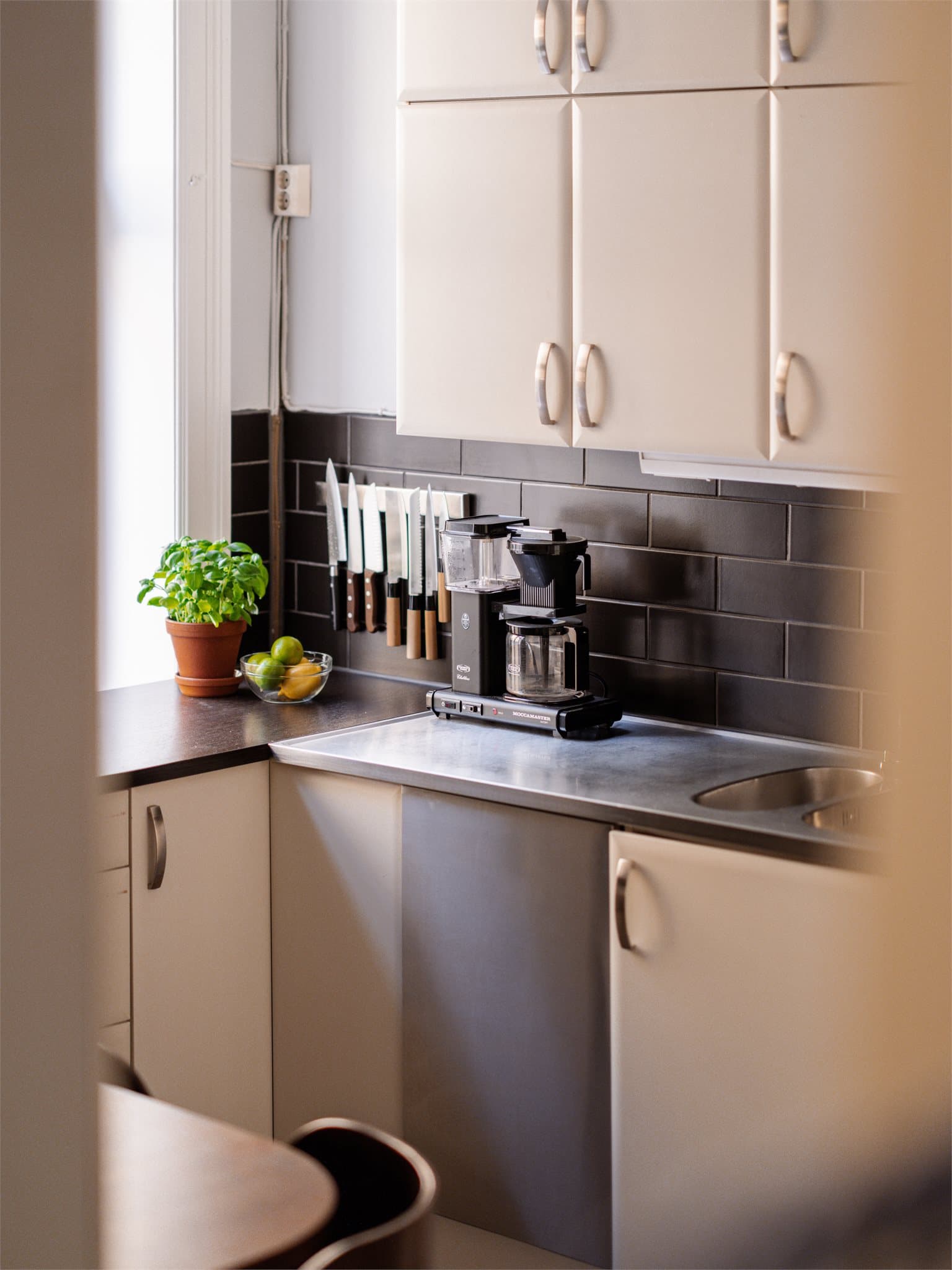 Det er i tillegg opplegg for vaskemaskin på kjøkkenet.