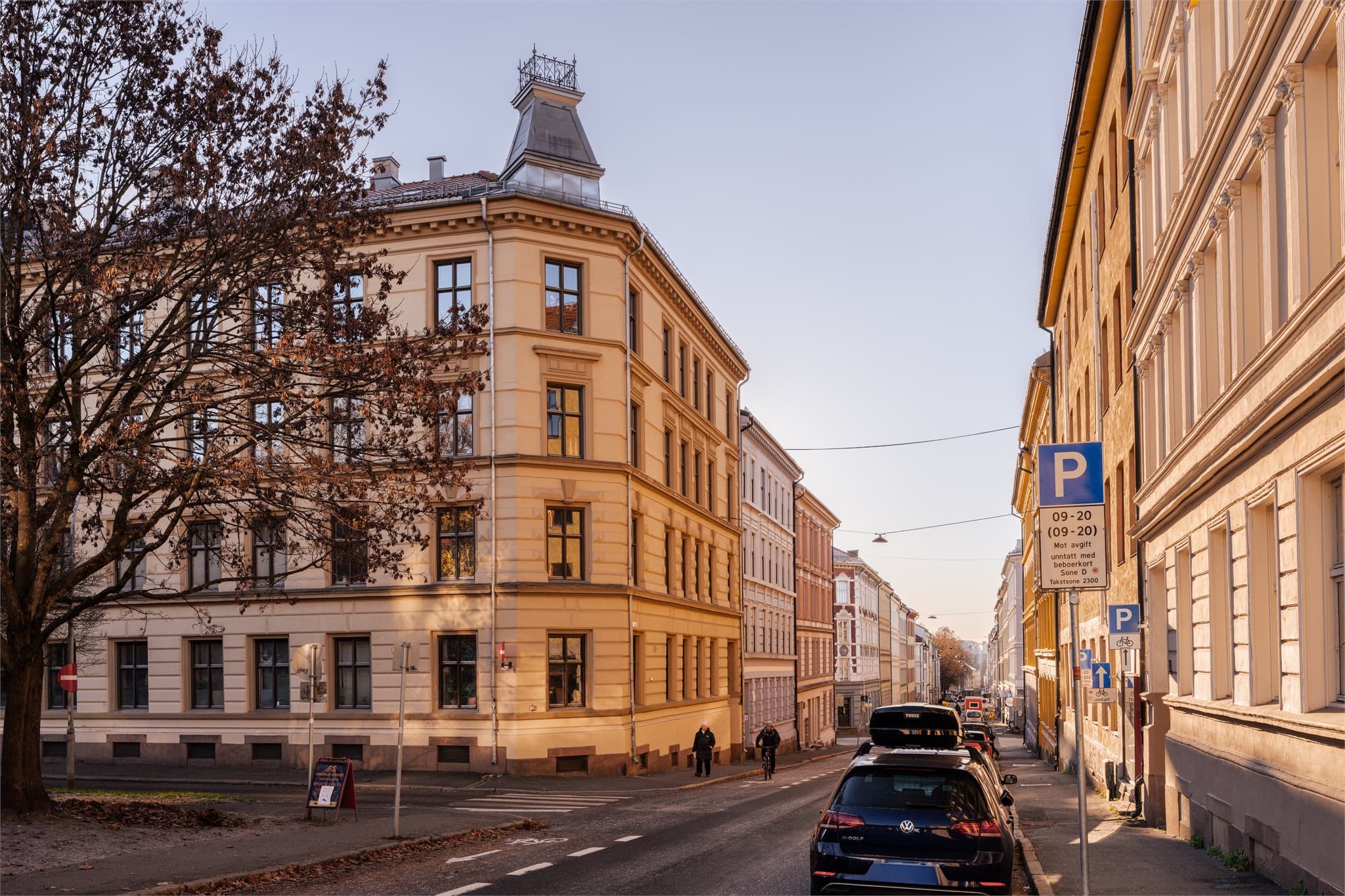 Dette er en klassisk bygård fra 1891, på hjørnet rett ved hyggelige Paulus plass.