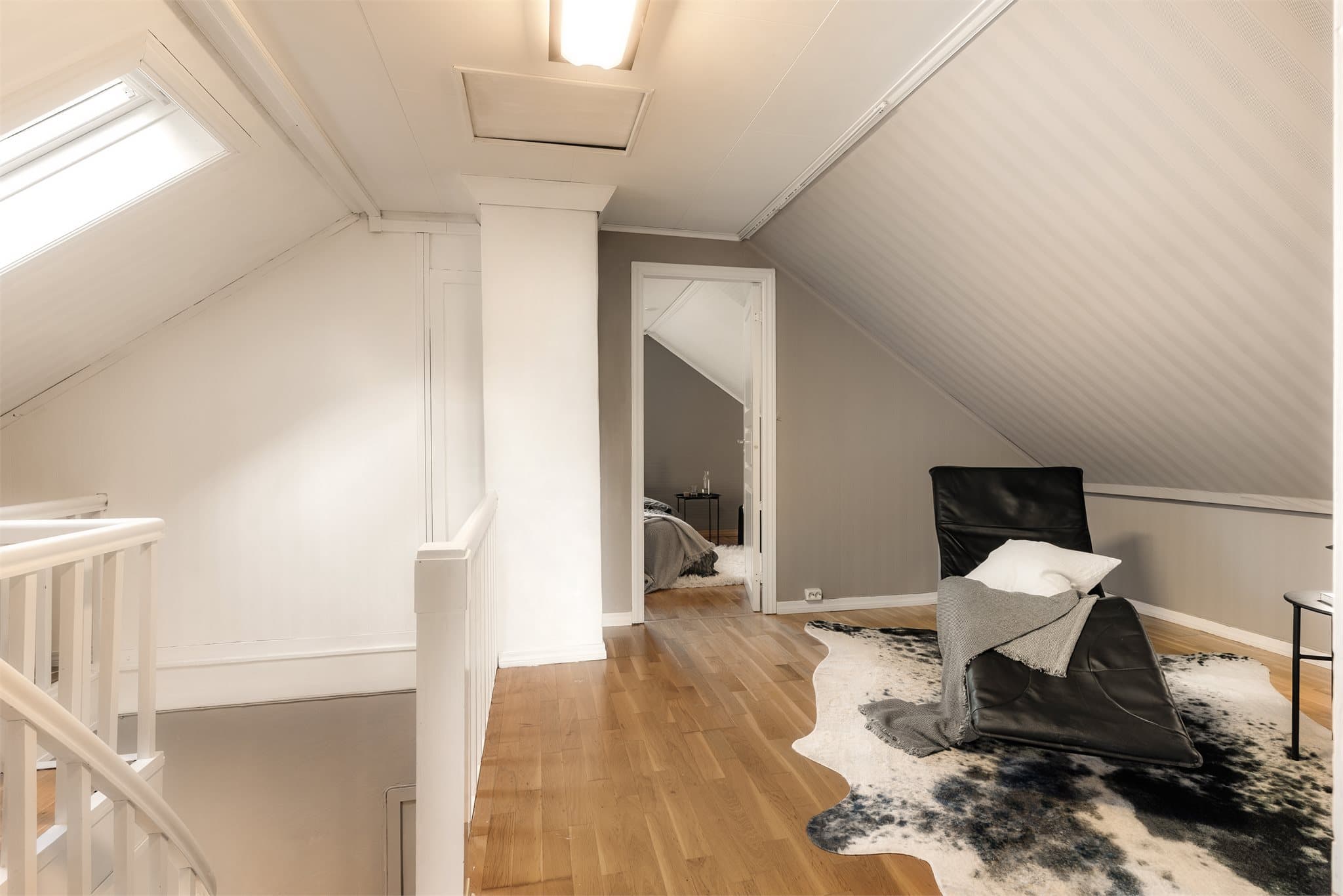 - Etasjen har et BRA-i på 31 m² og inneholder gang og to soverom -